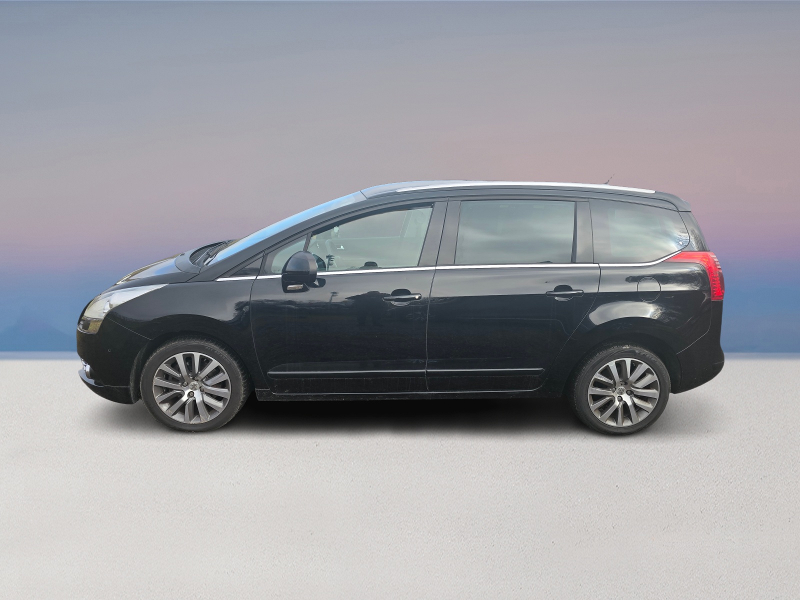PEUGEOT 5008 1.6 16V T Allure Automatic-image-4