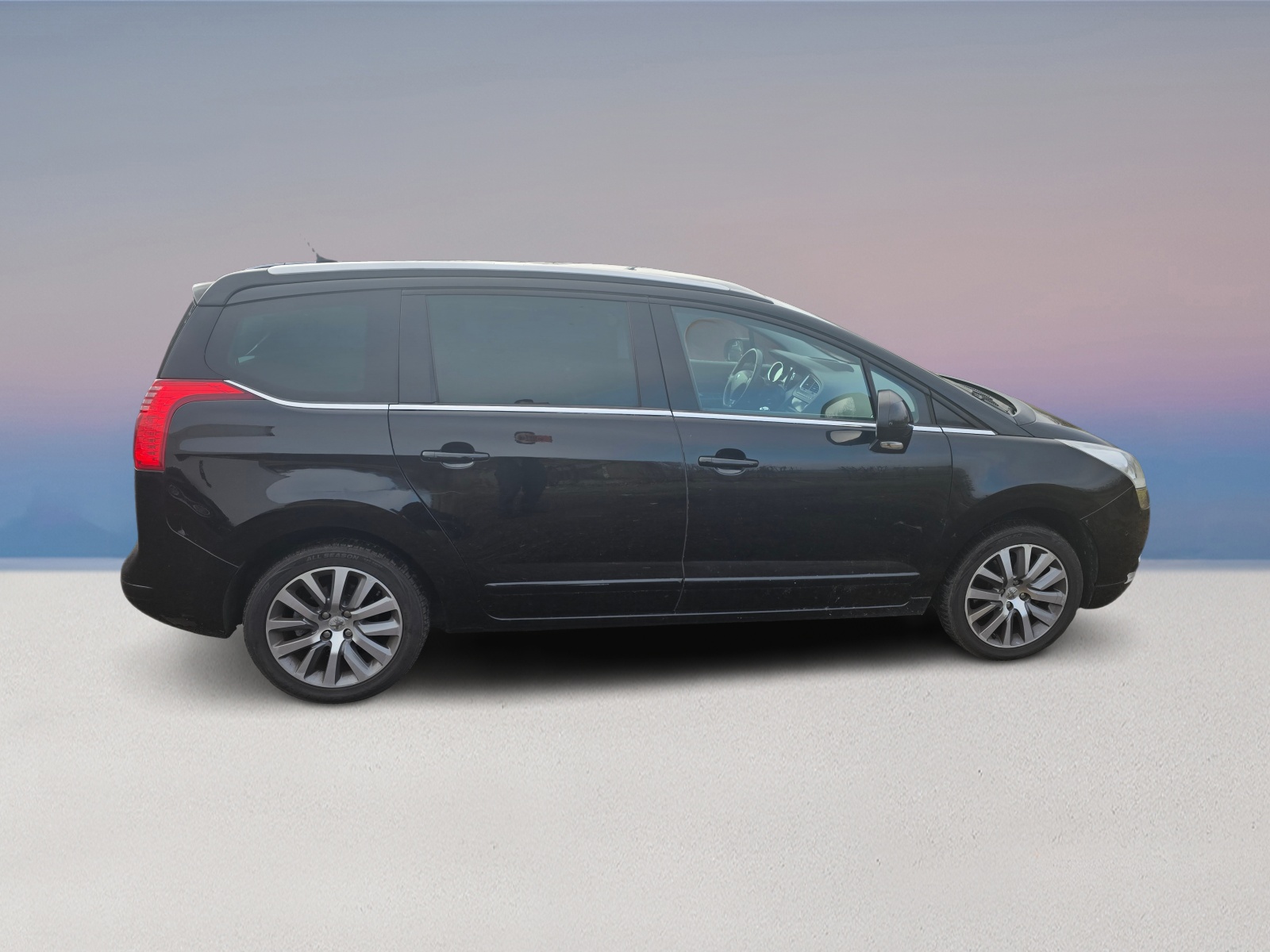 PEUGEOT 5008 1.6 16V T Allure Automatic-image-5