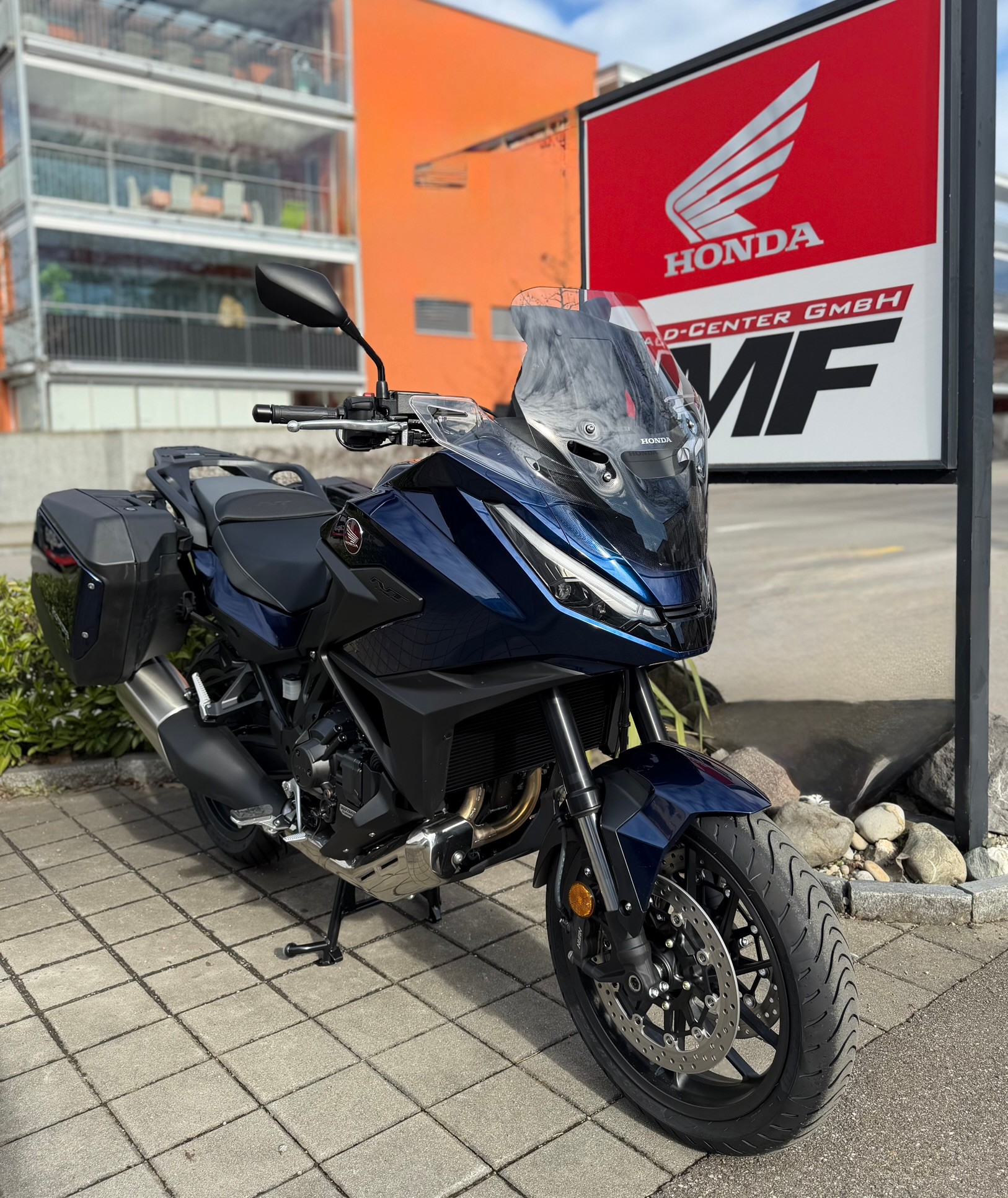 HONDA DCT-showroom-element-1