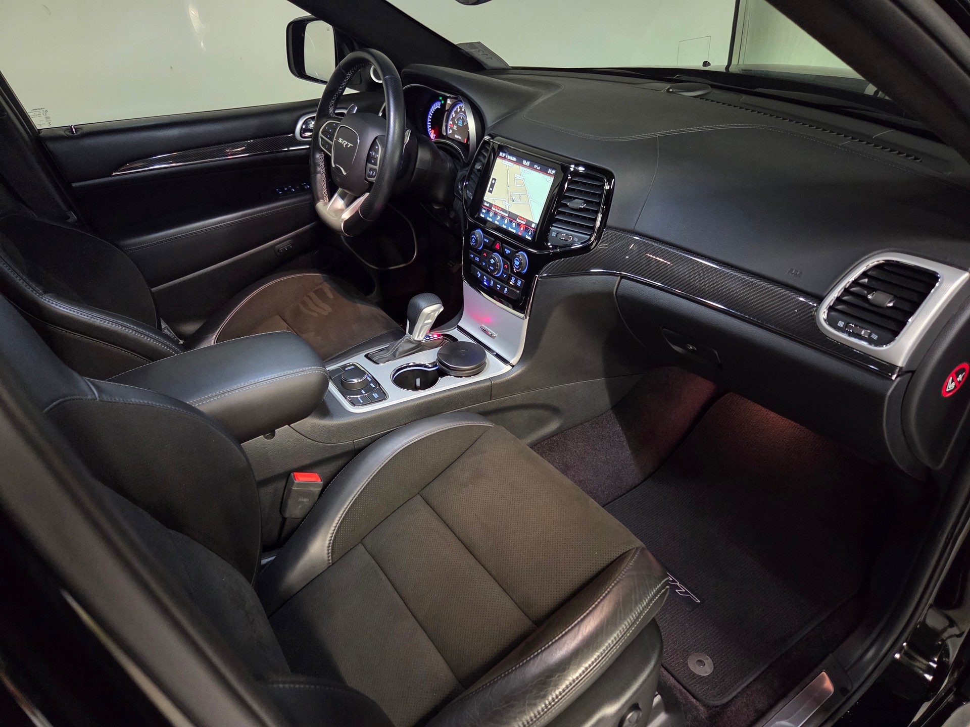 JEEP Grand Cherokee 6.4 V8 HEMI SRT8-image-16