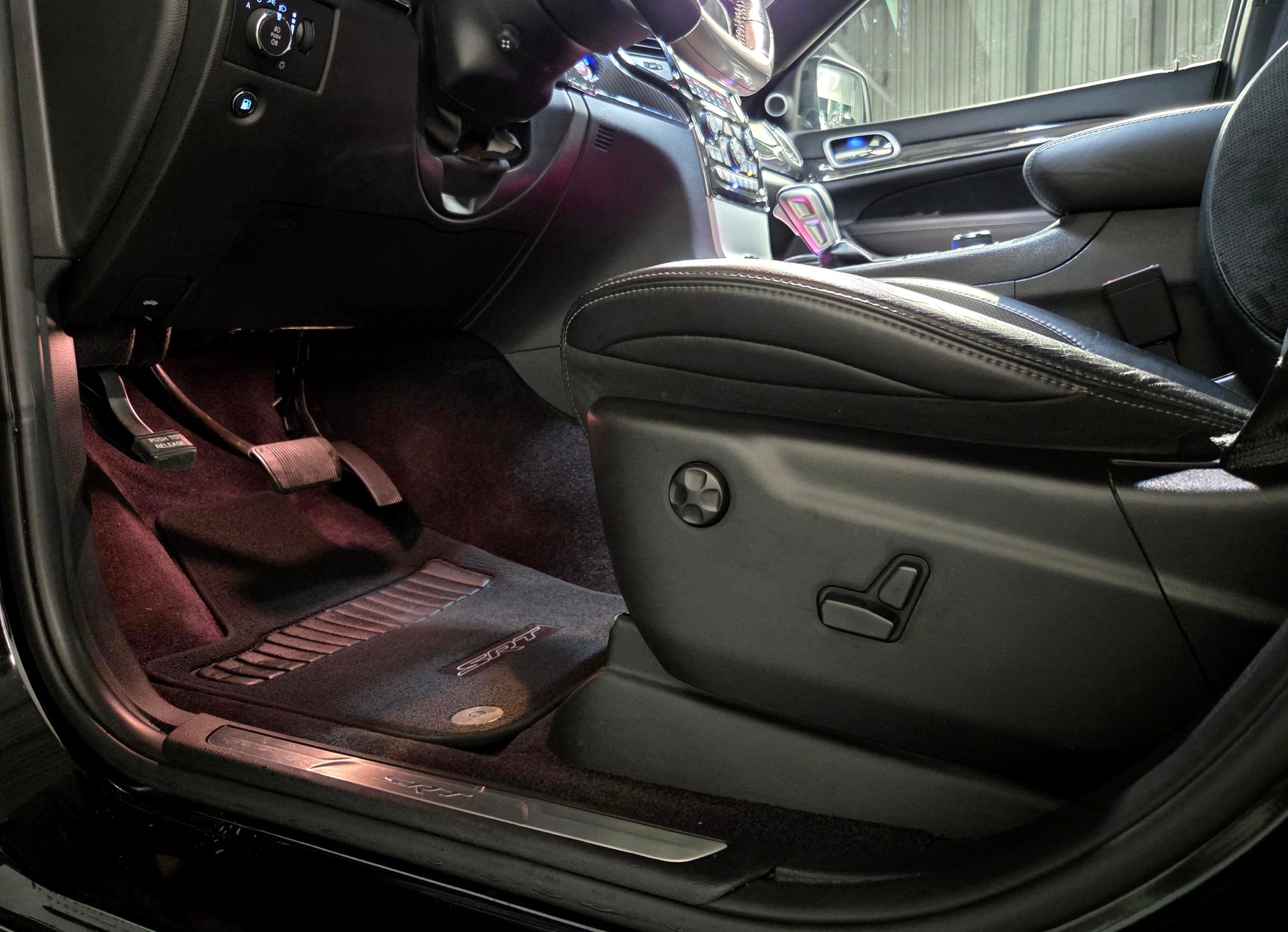 JEEP Grand Cherokee 6.4 V8 HEMI SRT8-image-11