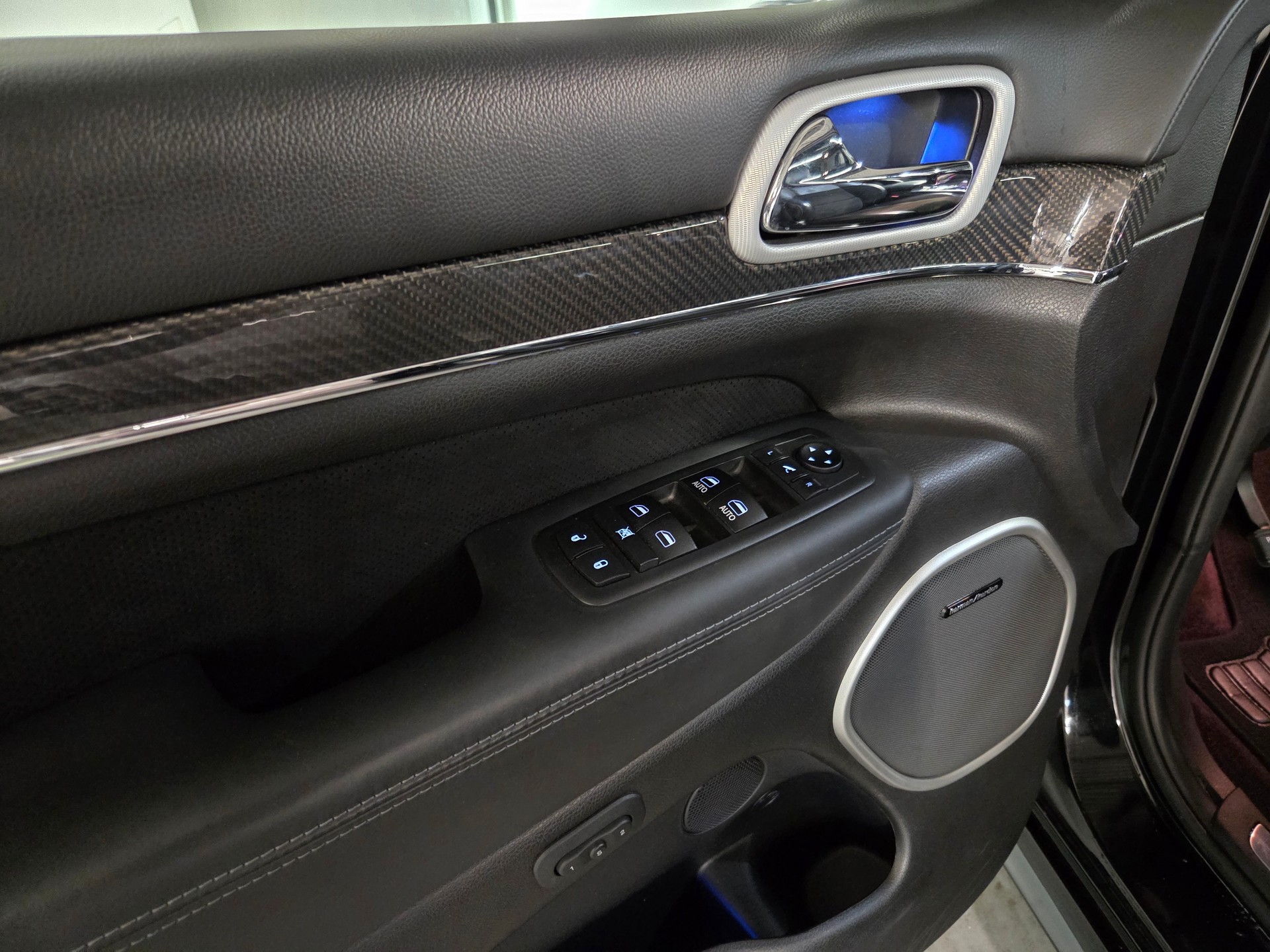 JEEP Grand Cherokee 6.4 V8 HEMI SRT8-image-24