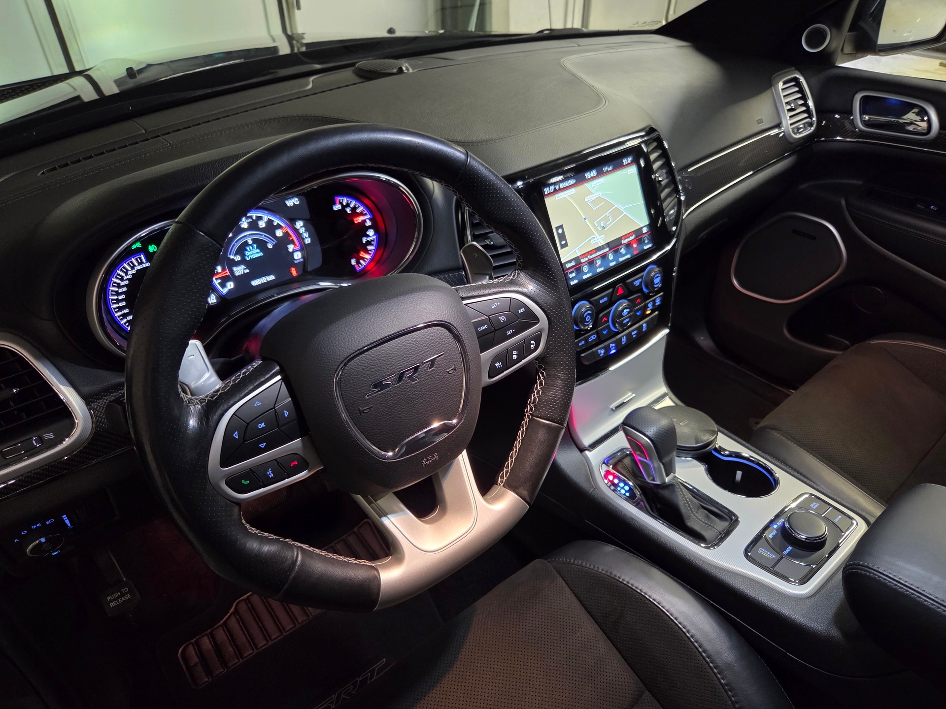 JEEP Grand Cherokee 6.4 V8 HEMI SRT8-image-10