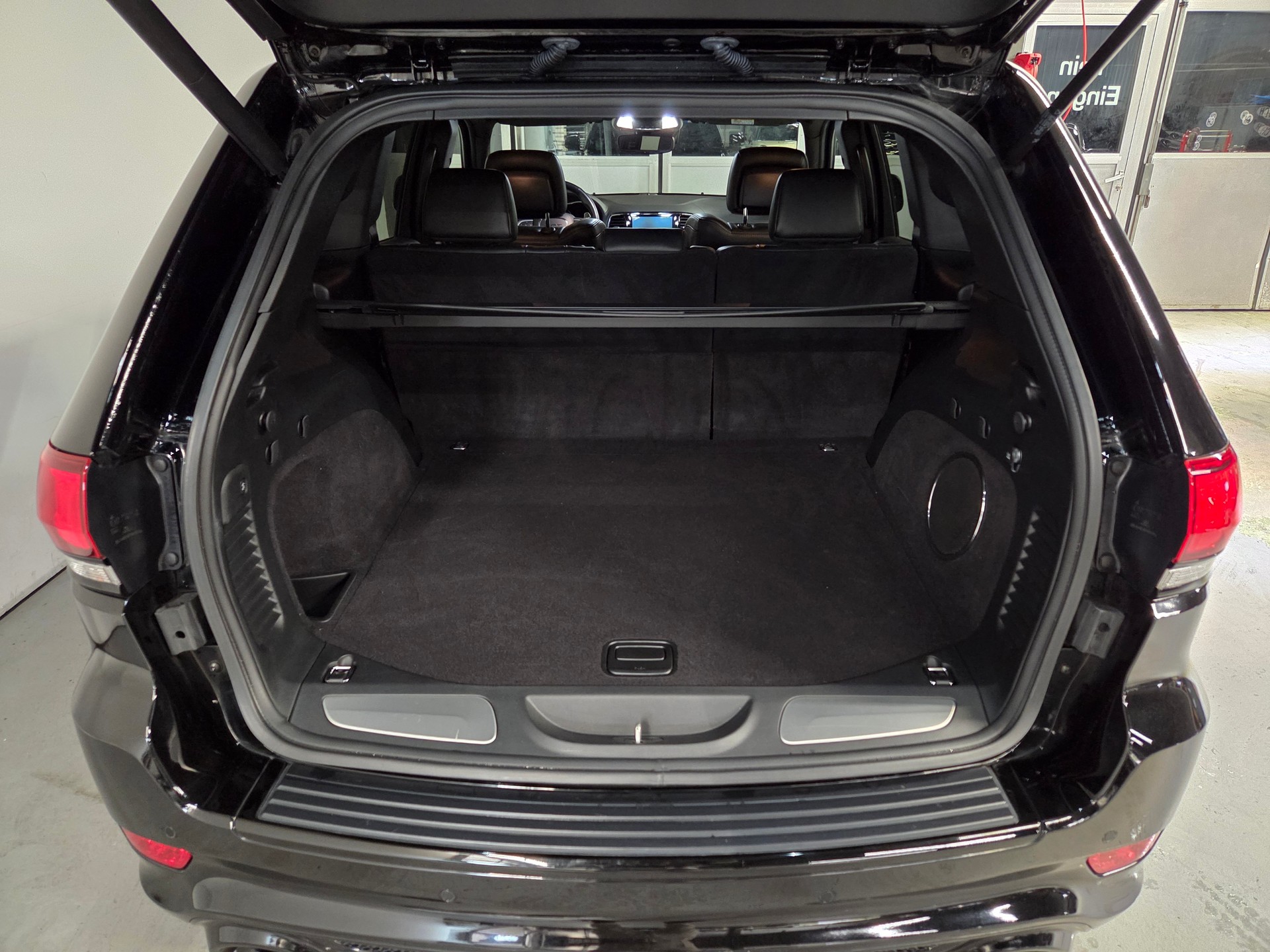 JEEP Grand Cherokee 6.4 V8 HEMI SRT8-image-27