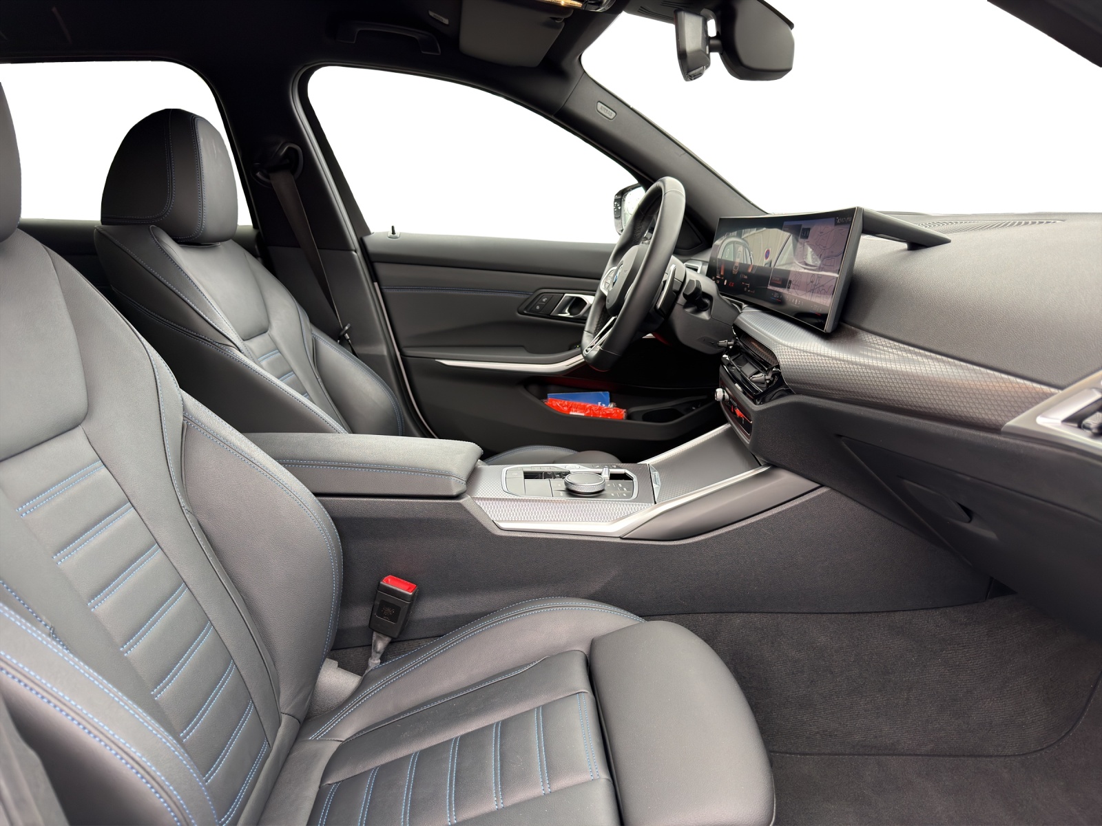 BMW 320d xDrive 48V Touring Steptronic M Sport-image-14