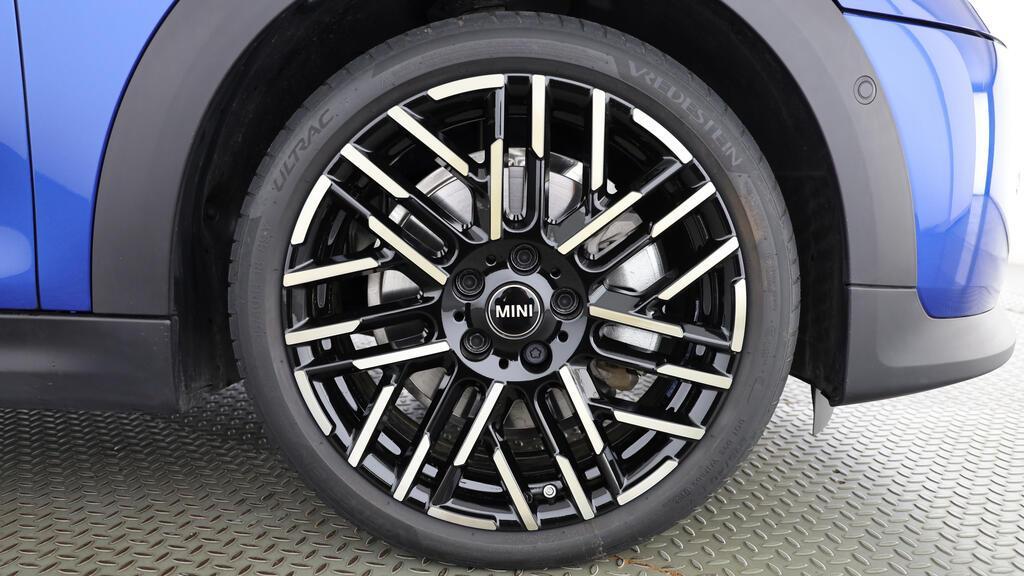 MINI Cooper S Cabrio-image-8
