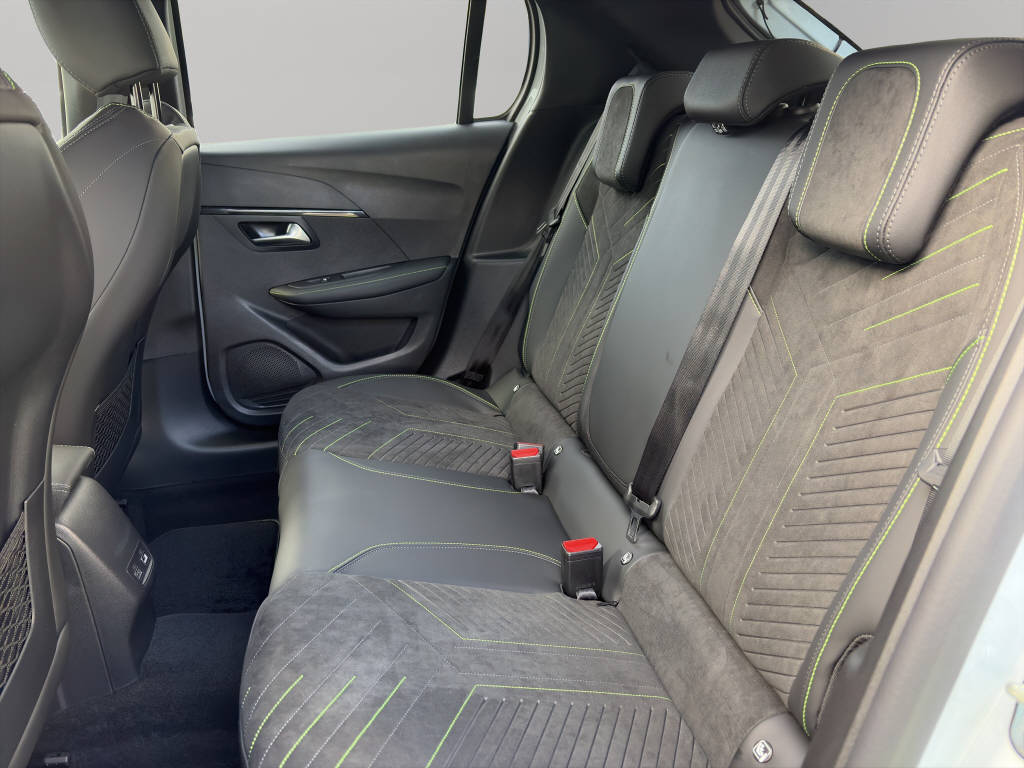 PEUGEOT 208 1.2 Hybrid 145 GT-image-6