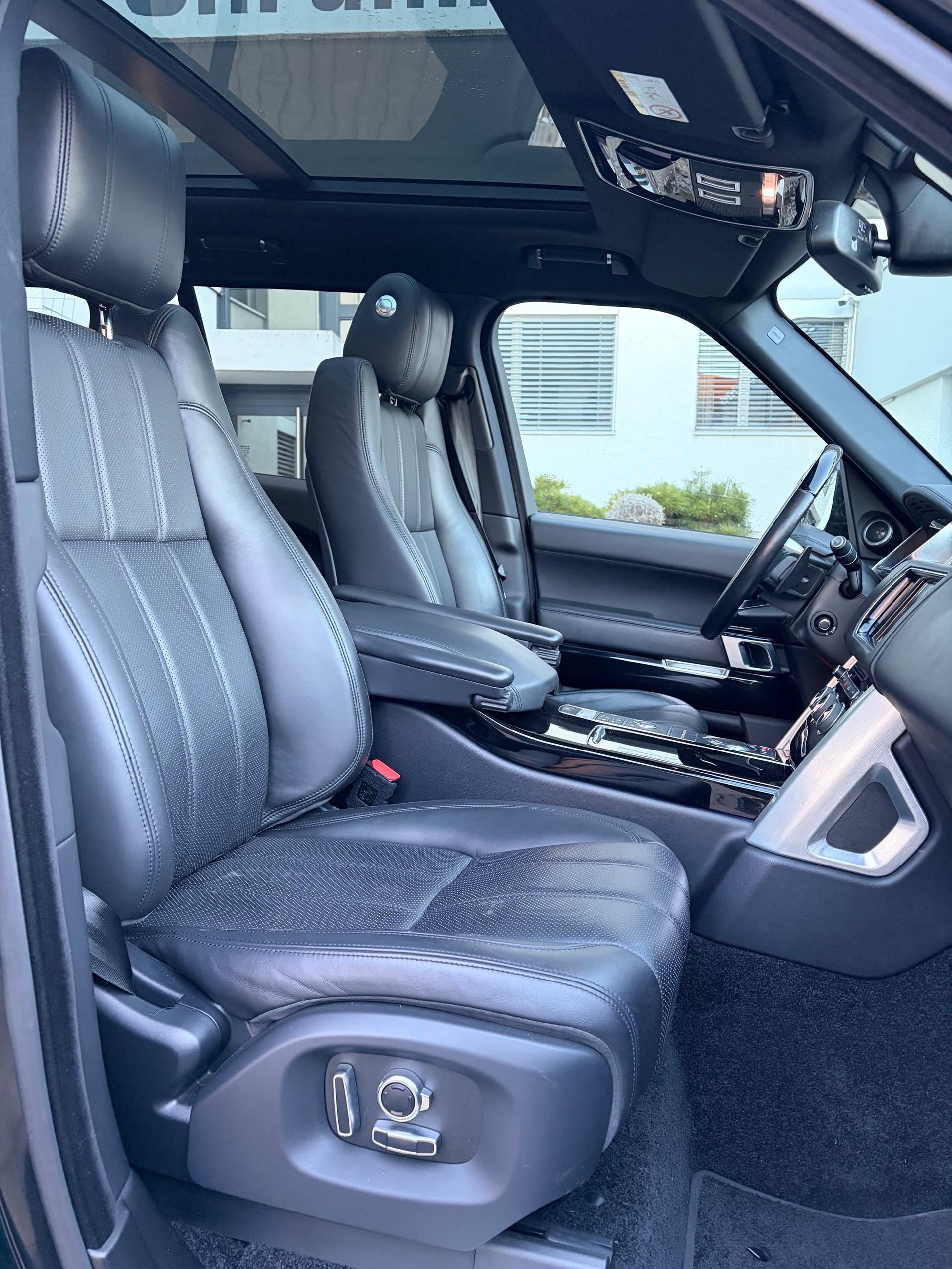 LAND ROVER Range Rover 4.4 SDV8 Vogue Automatic-image-5