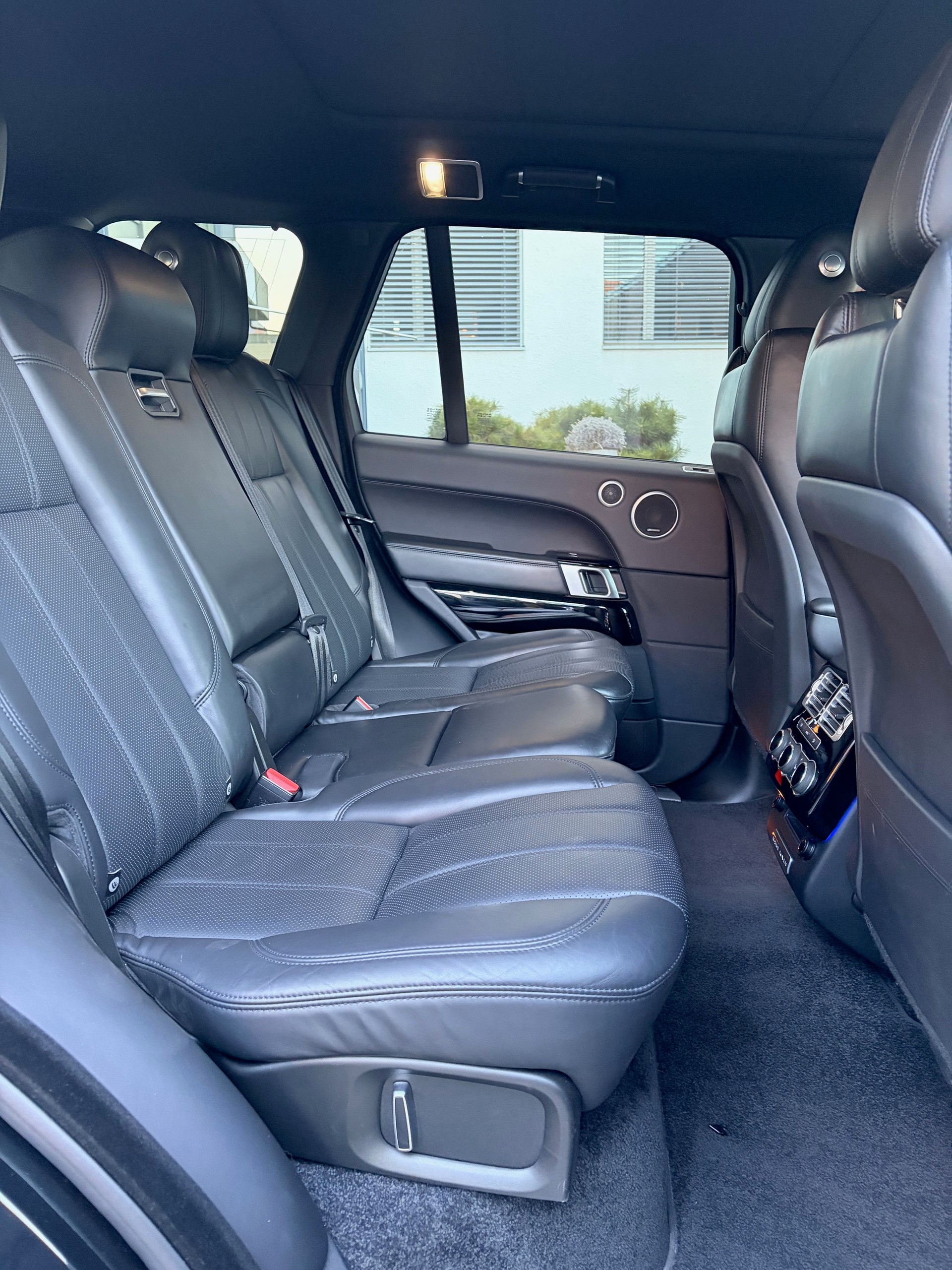 LAND ROVER Range Rover 4.4 SDV8 Vogue Automatic-image-4