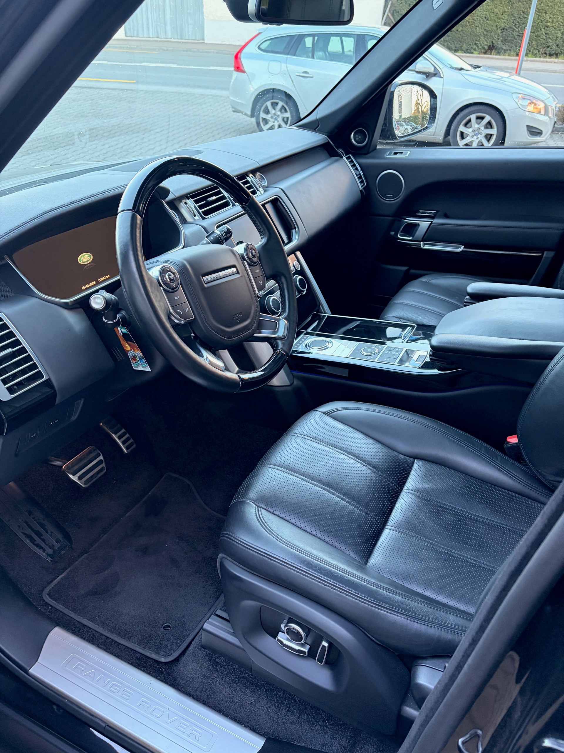 LAND ROVER Range Rover 4.4 SDV8 Vogue Automatic-image-6