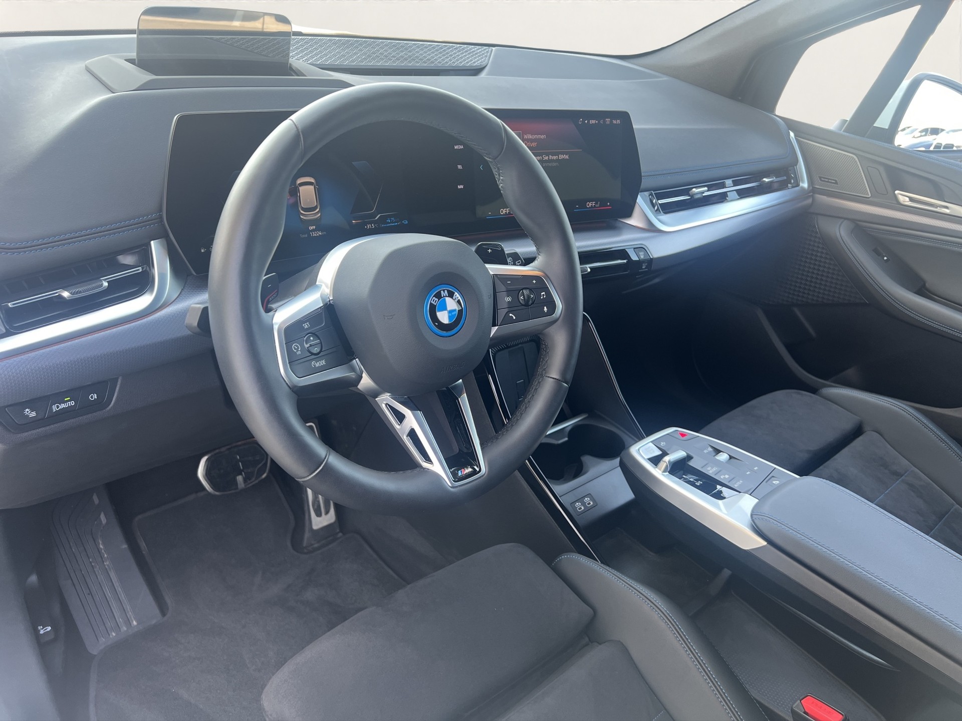 BMW 225e xDr. Act. T. M Sport-image-10
