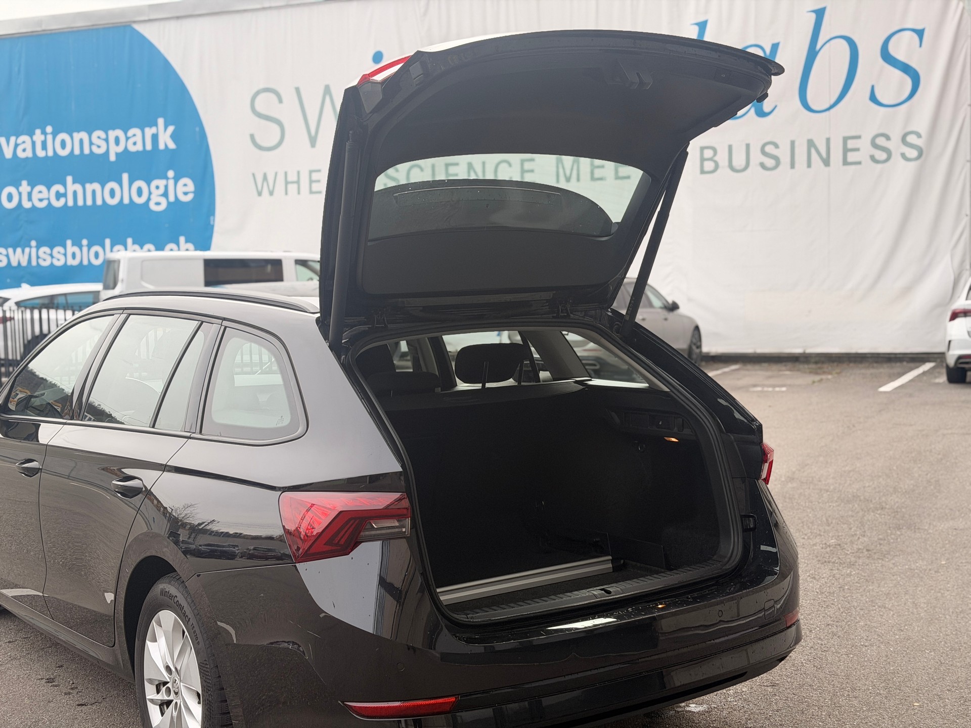 SKODA Octavia Combi 2.0 TDI DSG Ambition 4x4-image-22