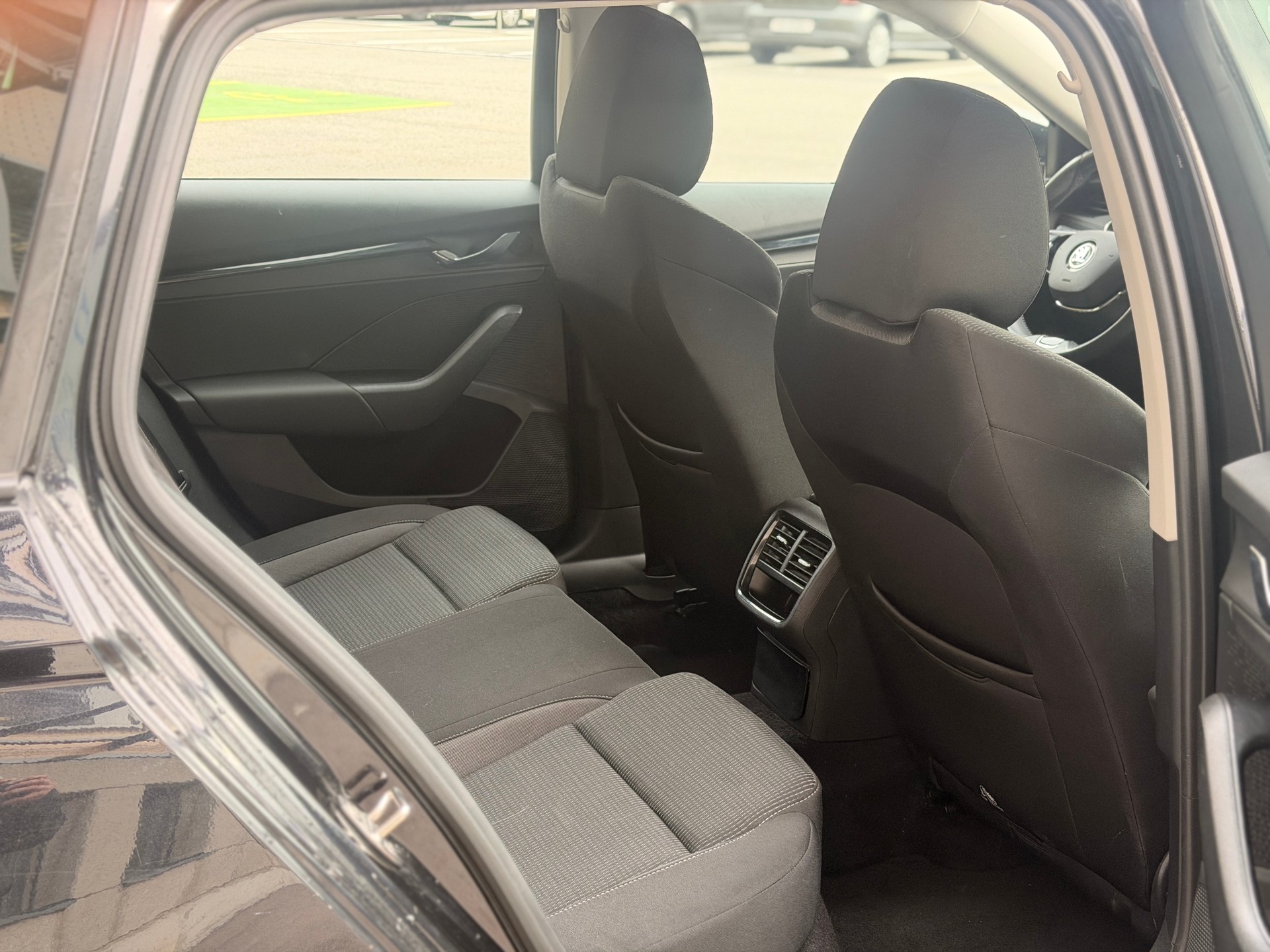 SKODA Octavia Combi 2.0 TDI DSG Ambition 4x4-image-21