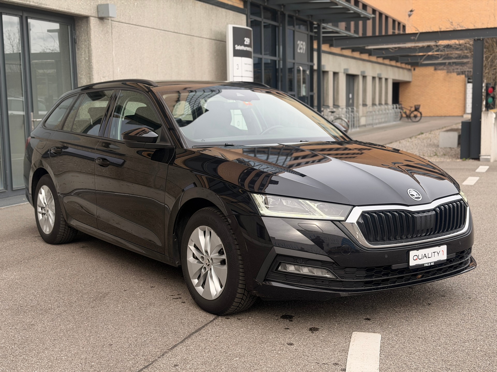 SKODA Octavia Combi 2.0 TDI DSG Ambition 4x4-image-7