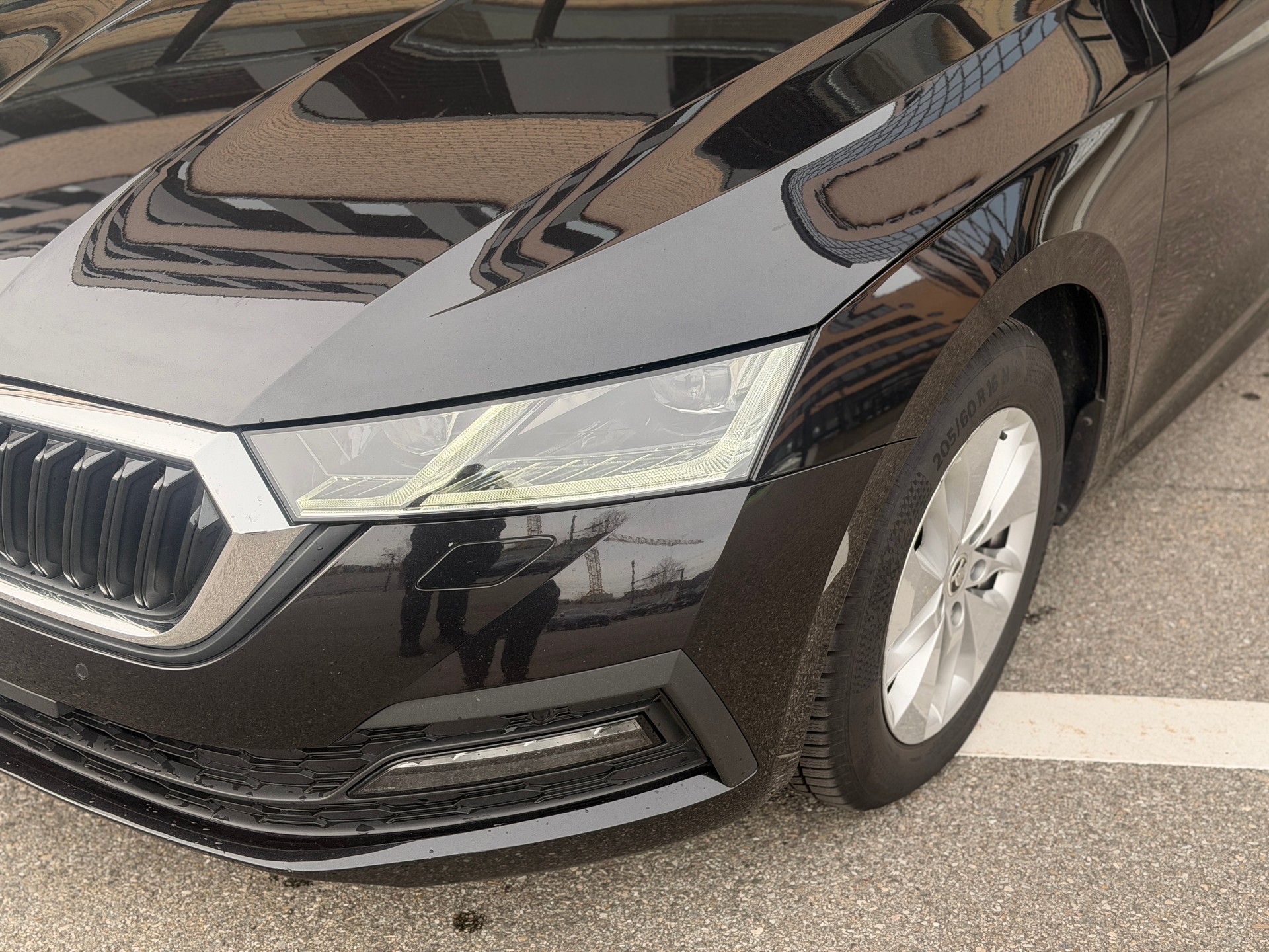 SKODA Octavia Combi 2.0 TDI DSG Ambition 4x4-image-5