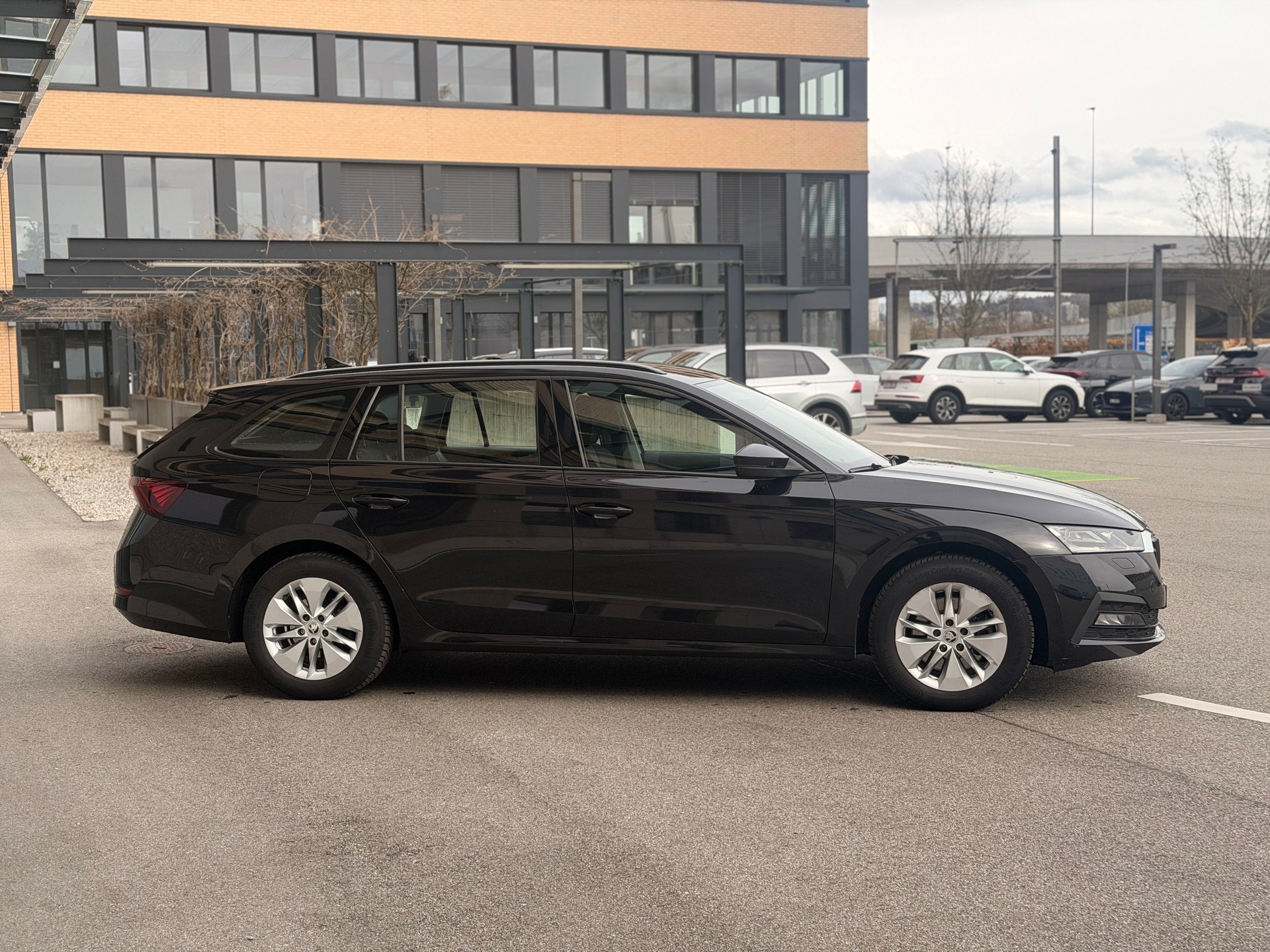 SKODA Octavia Combi 2.0 TDI DSG Ambition 4x4-image-2