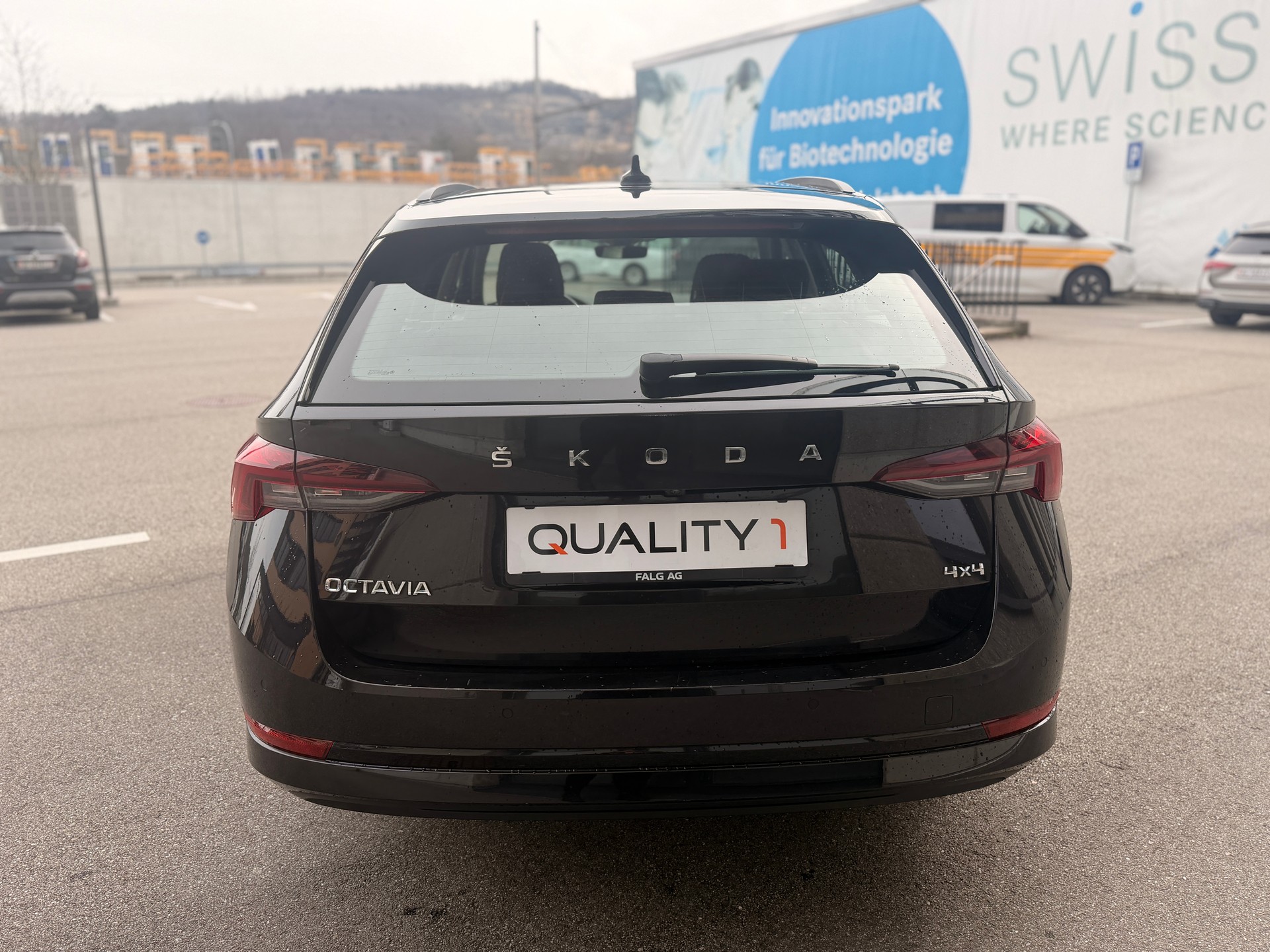SKODA Octavia Combi 2.0 TDI DSG Ambition 4x4-image-3