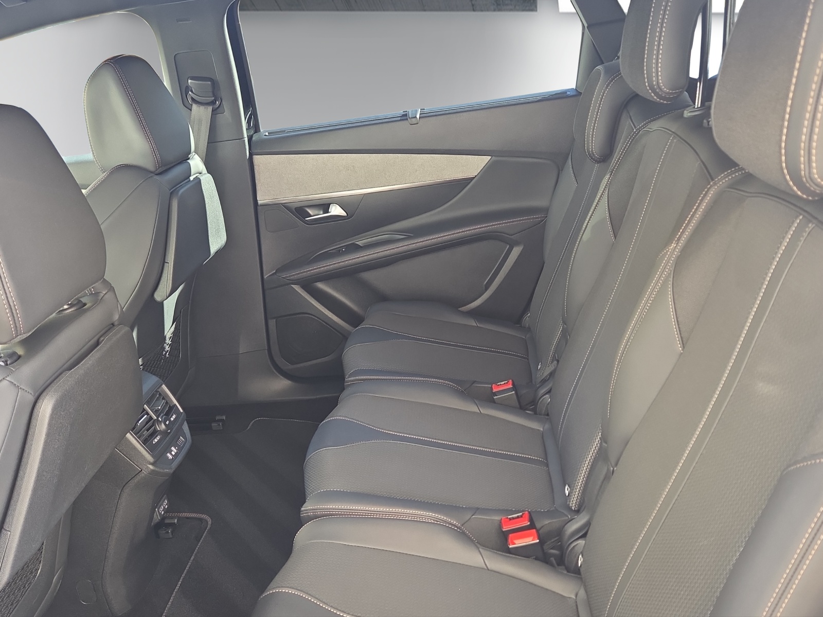 PEUGEOT 5008 1.5 BlueHDi GT EAT8-image-16