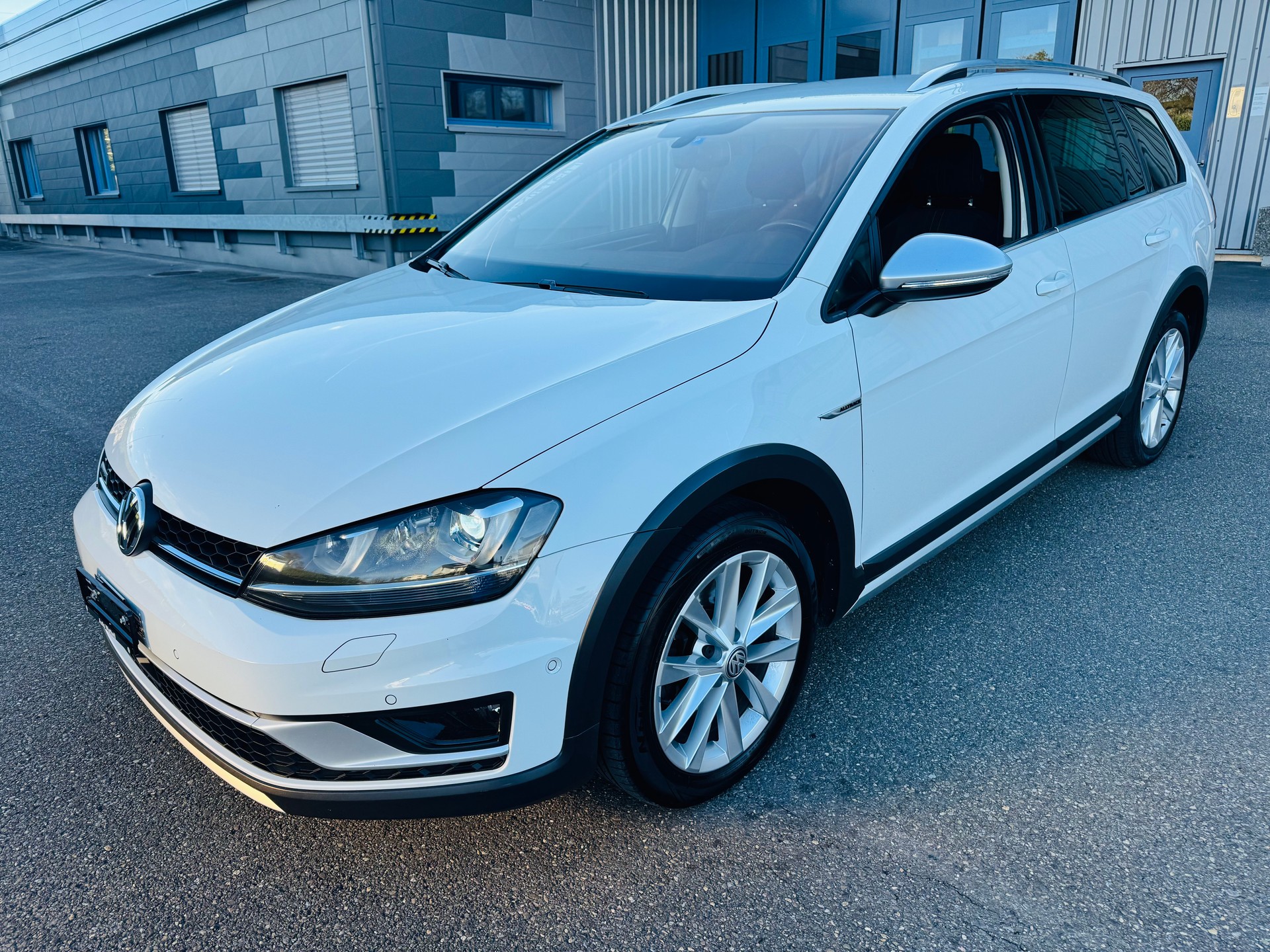 VW Golf 1.8 TSI Alltrack 4Motion-image-0