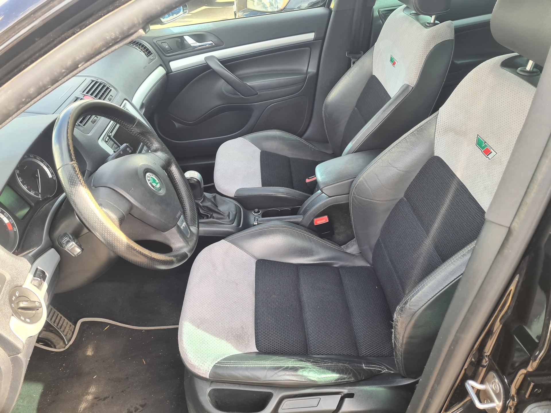 SKODA Octavia 2.0 TFSI RS-image-5