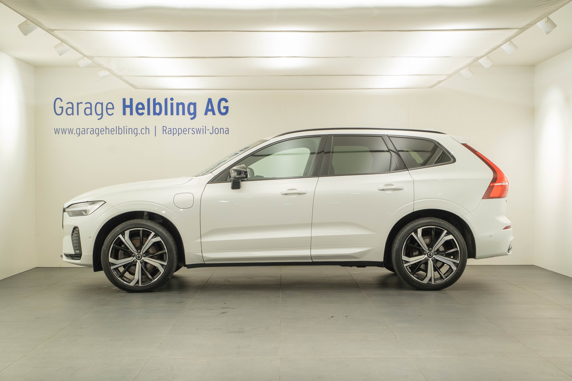 VOLVO XC60 2.0 T6 TE Ultimate Dark eAWD-image-2