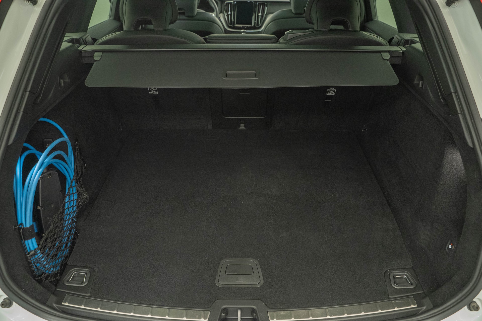 VOLVO XC60 2.0 T6 TE Ultimate Dark eAWD-image-4