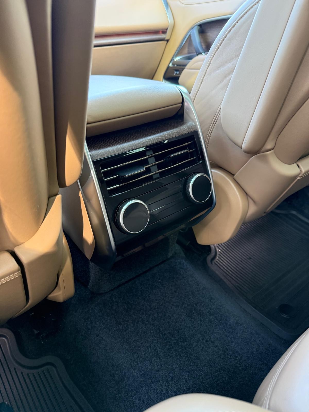 LAND ROVER Range Rover Autobiography D350-image-4