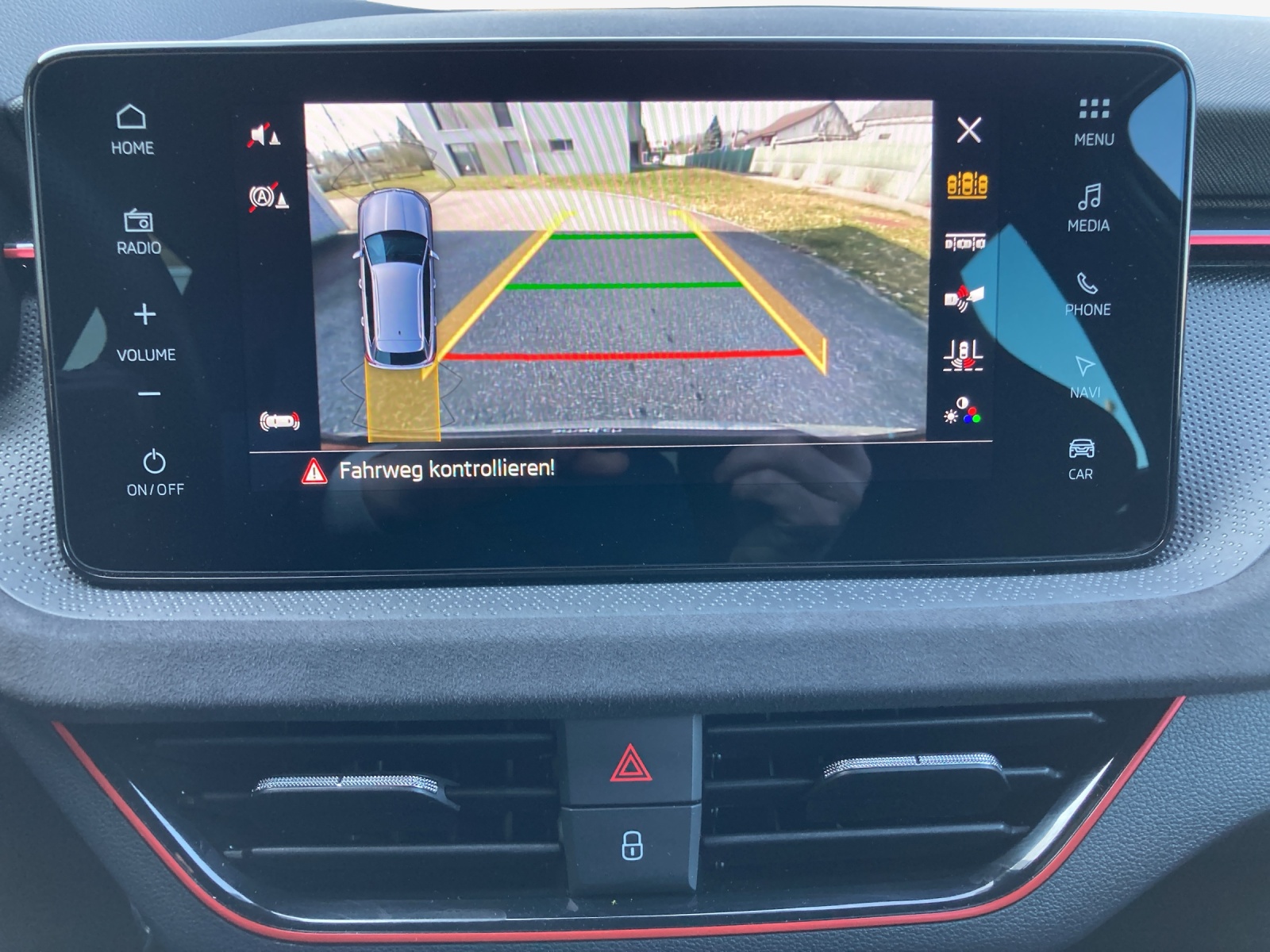 SKODA Kamiq 1.0 TSI Dynamic DSG-image-14