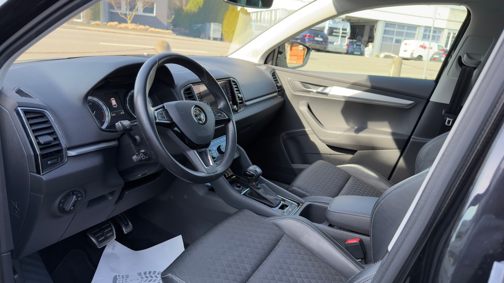 SKODA Karoq 1.6 TDI CR Smile-image-8