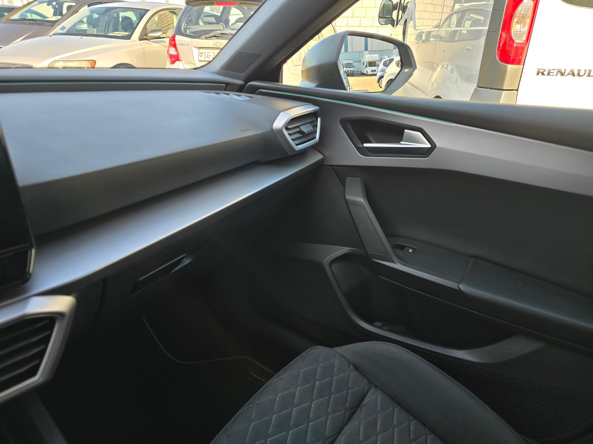 SEAT Leon 1.5 eTSI mHEV DSG FR-image-14