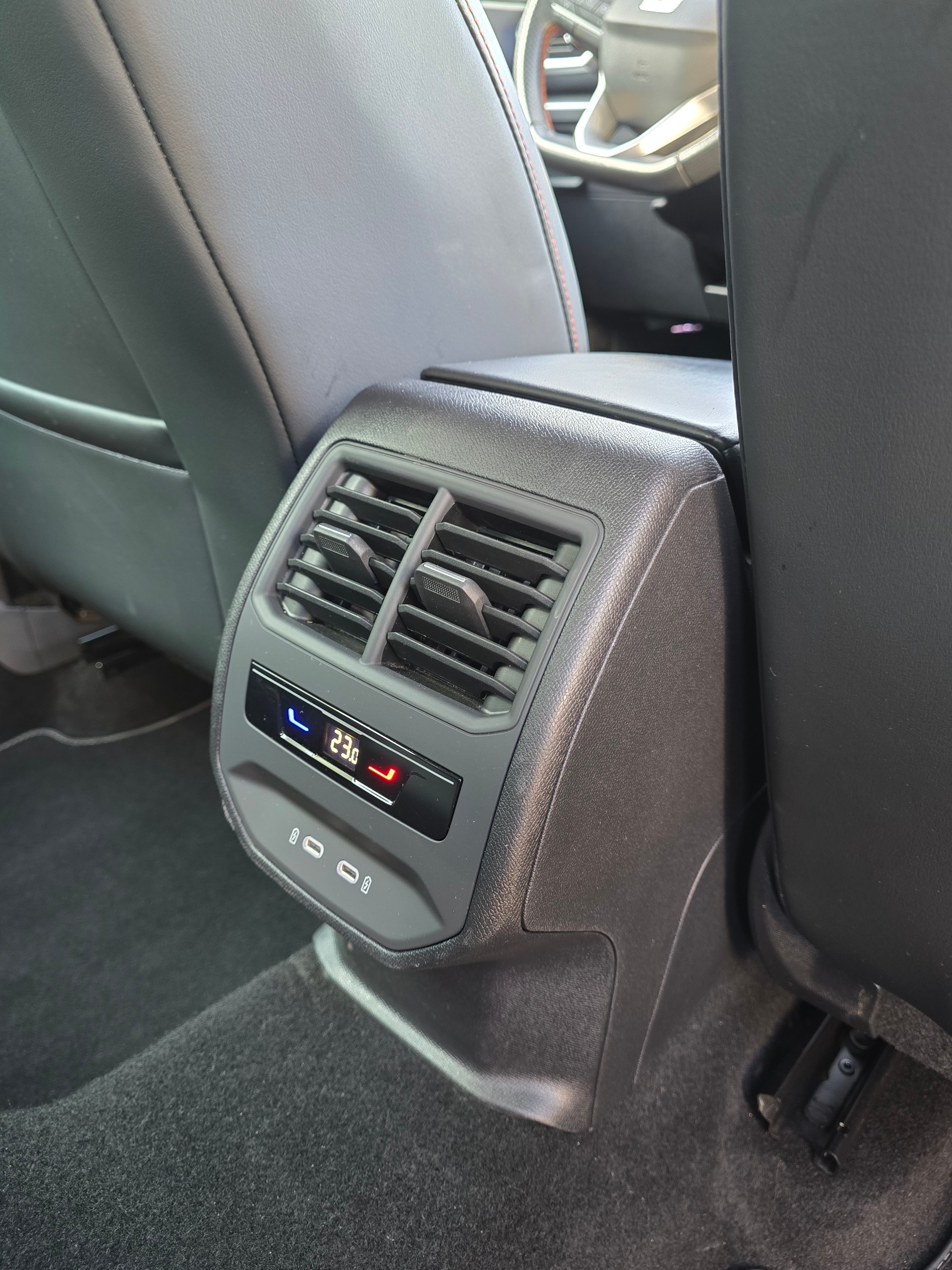 SEAT Leon 1.5 eTSI mHEV DSG FR-image-19
