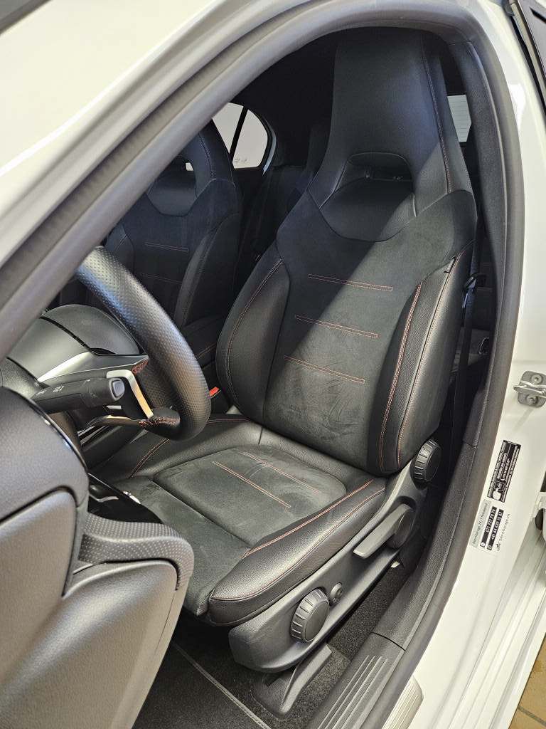 MERCEDES-BENZ A 200 AMG Line-image-4