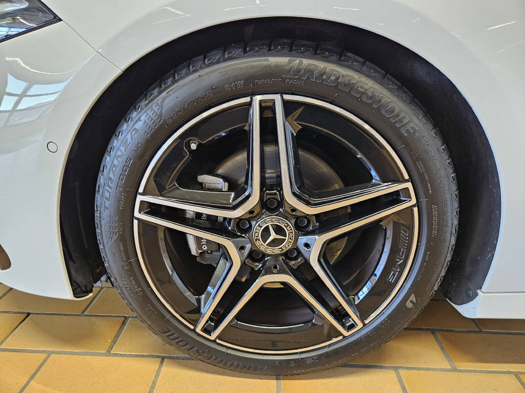 MERCEDES-BENZ A 200 AMG Line-image-14