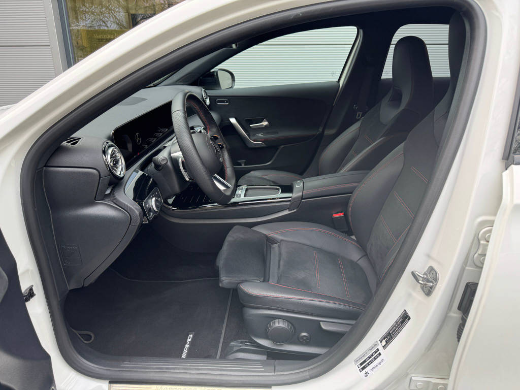 MERCEDES-BENZ A 200 AMG Line-image-4