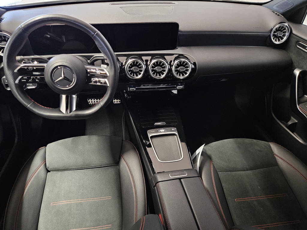 MERCEDES-BENZ A 200 AMG Line-image-6