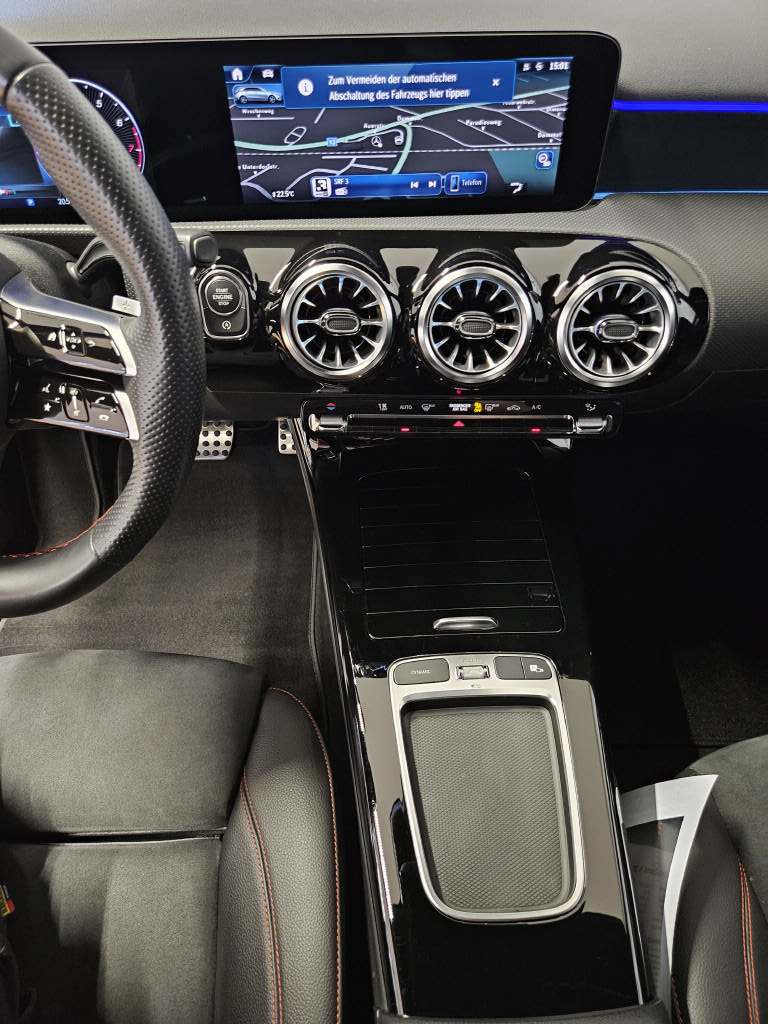 MERCEDES-BENZ A 200 AMG Line-image-9
