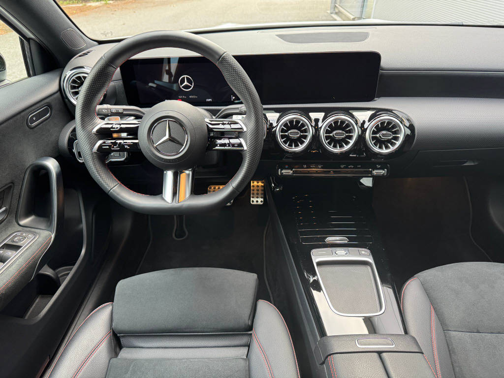 MERCEDES-BENZ A 200 AMG Line-image-5