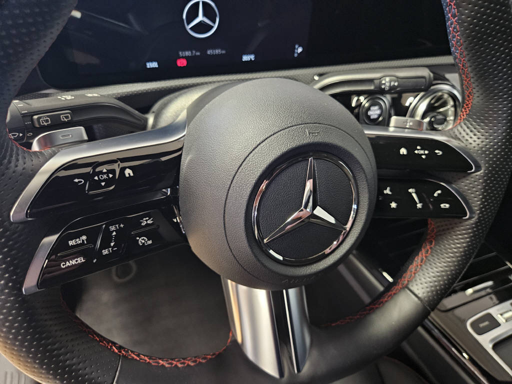 MERCEDES-BENZ A 200 AMG Line-image-7