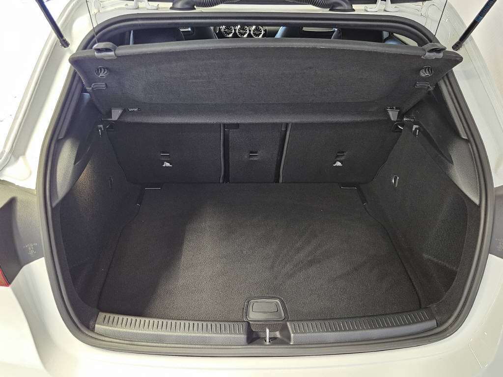 MERCEDES-BENZ A 200 AMG Line-image-3