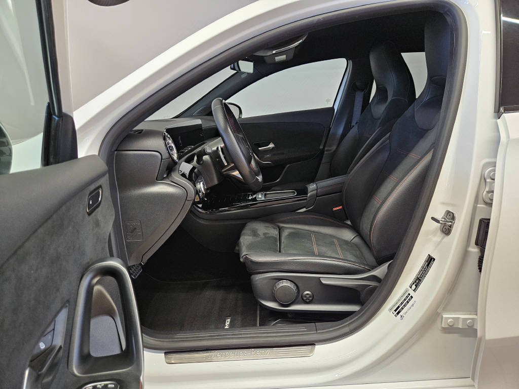 MERCEDES-BENZ A 200 AMG Line-image-5