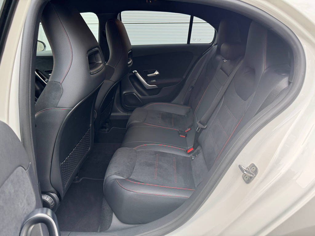 MERCEDES-BENZ A 200 AMG Line-image-6