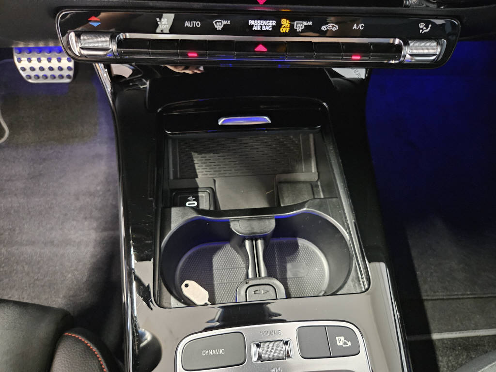 MERCEDES-BENZ A 200 AMG Line-image-11