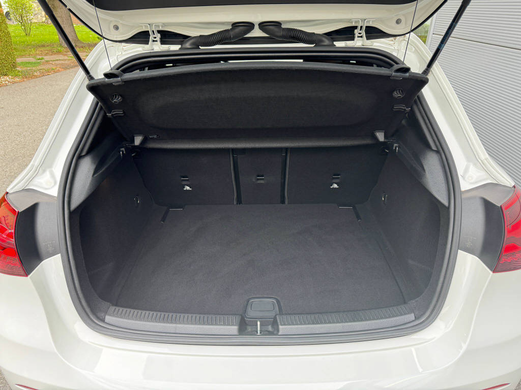 MERCEDES-BENZ A 200 AMG Line-image-3