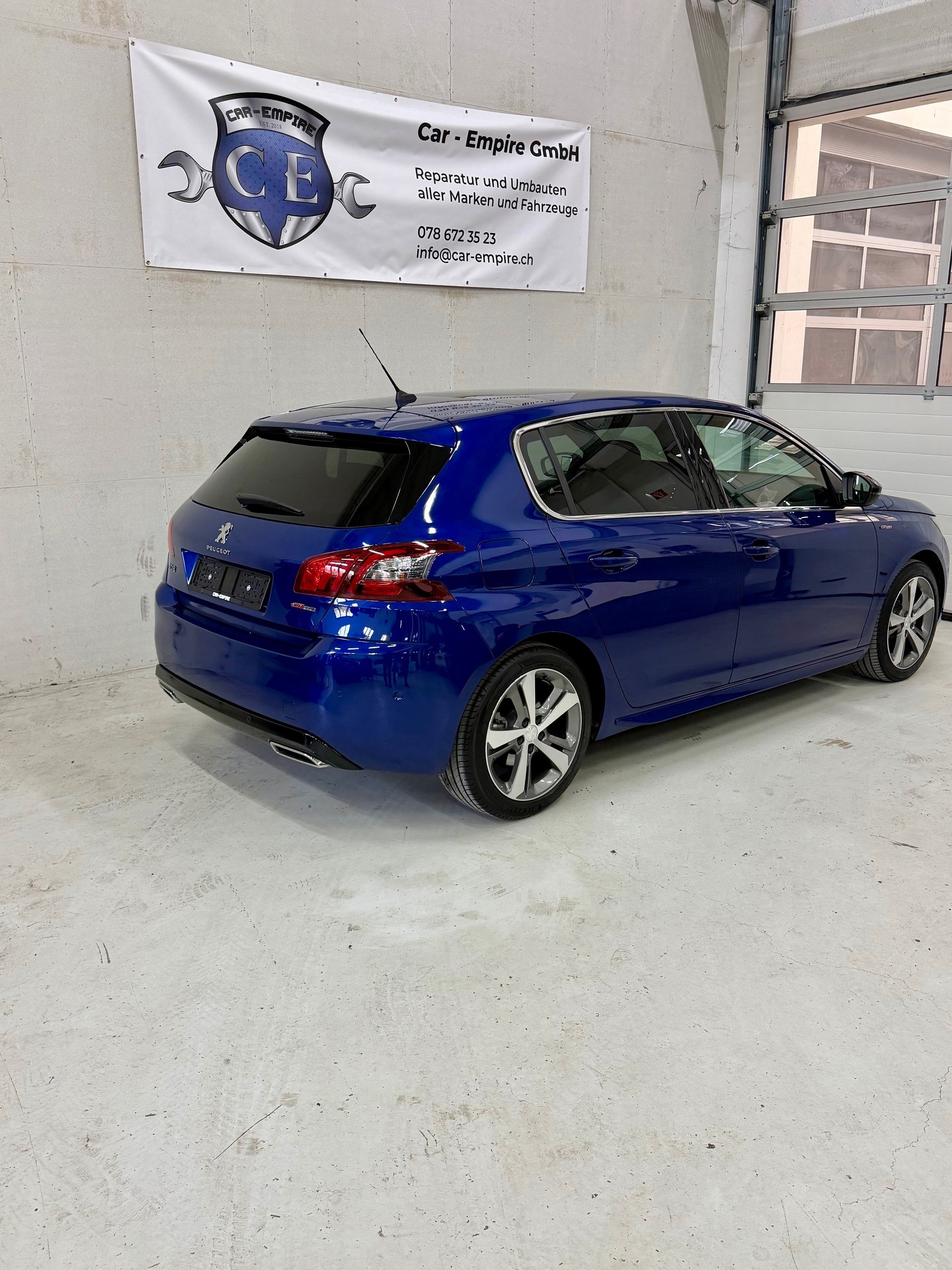 PEUGEOT 308 1.2 Pure Tech GT Line EAT8-image-4
