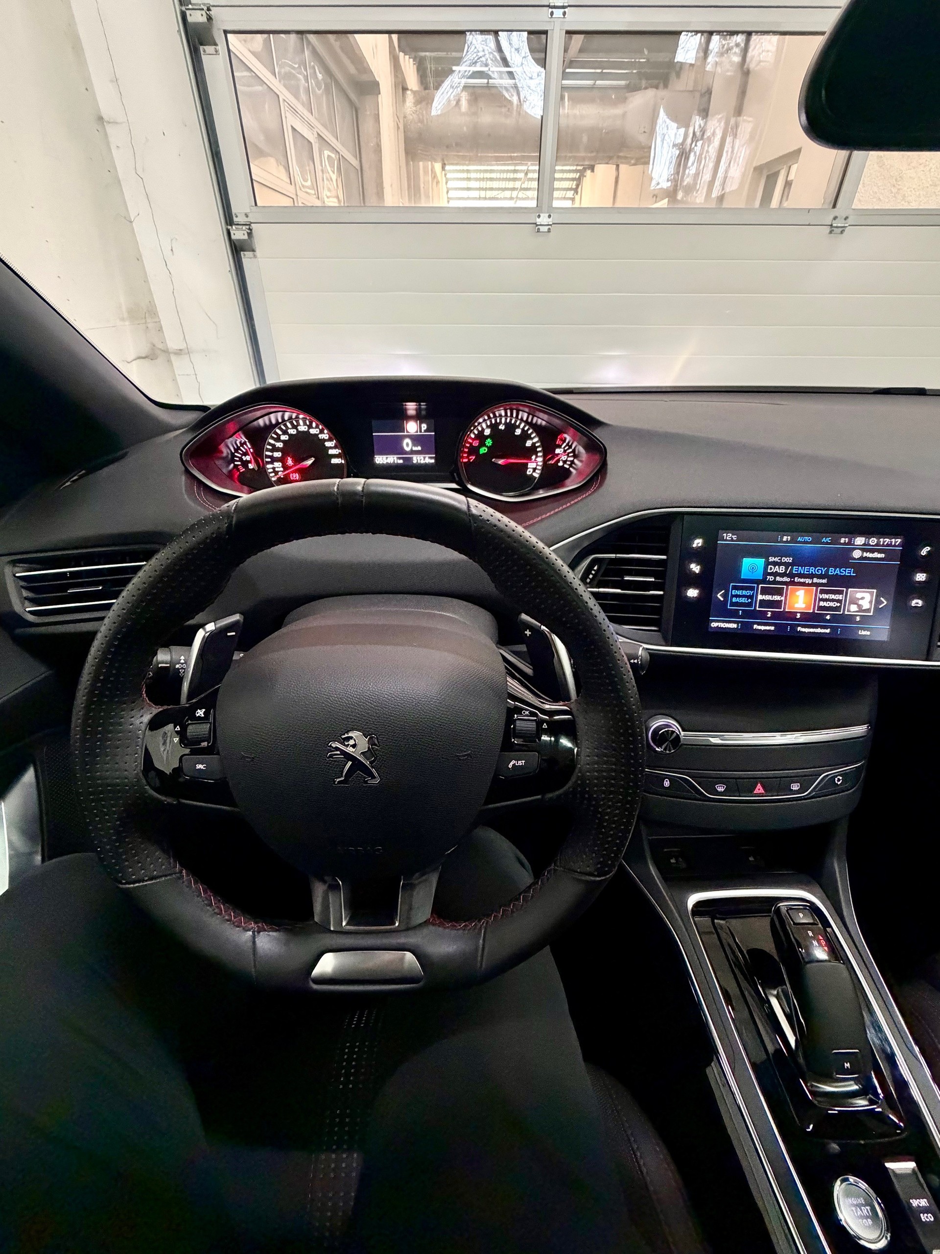PEUGEOT 308 1.2 Pure Tech GT Line EAT8-image-9