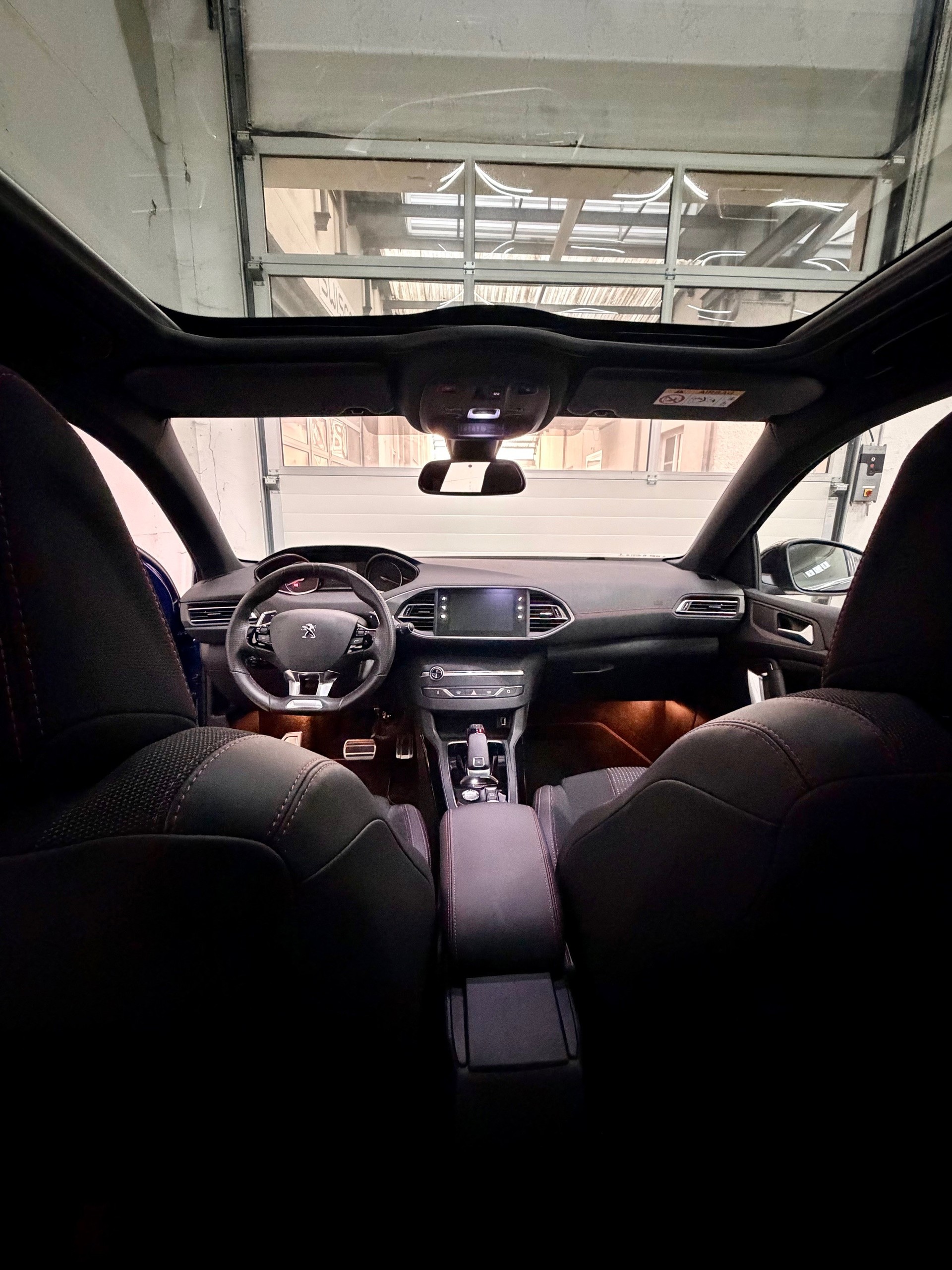PEUGEOT 308 1.2 Pure Tech GT Line EAT8-image-8