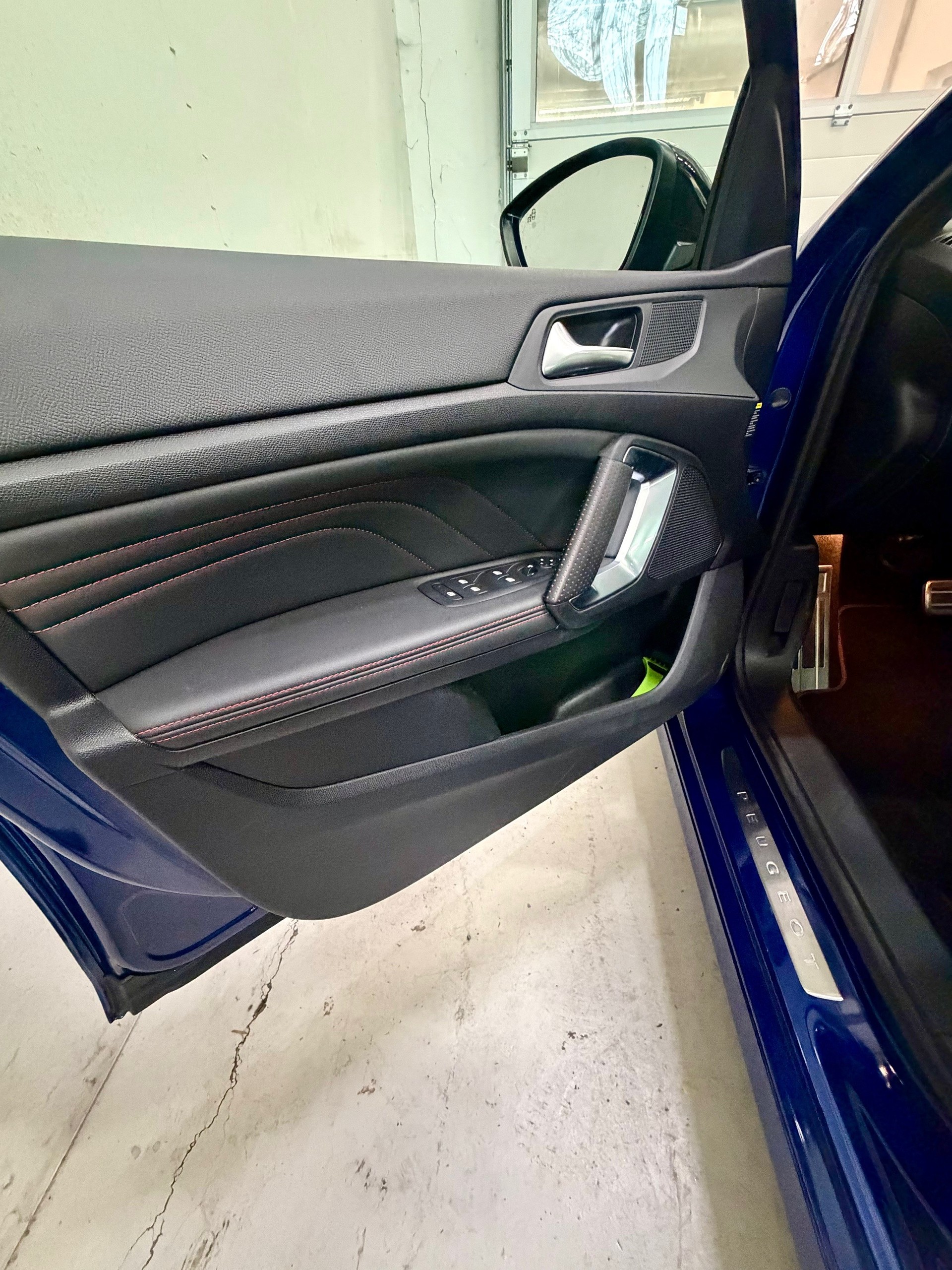 PEUGEOT 308 1.2 Pure Tech GT Line EAT8-image-11