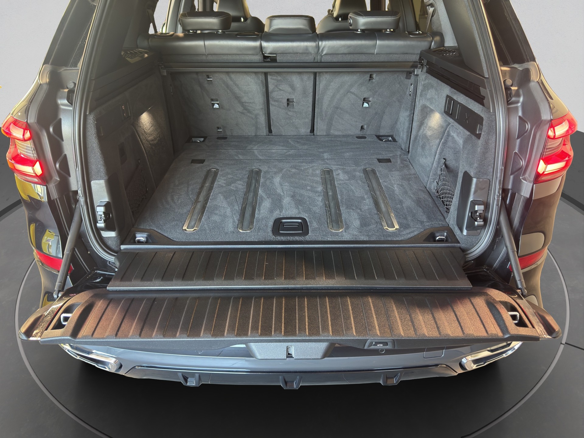 BMW X5 xDrive 48V 40i M Sport Steptronic-image-16
