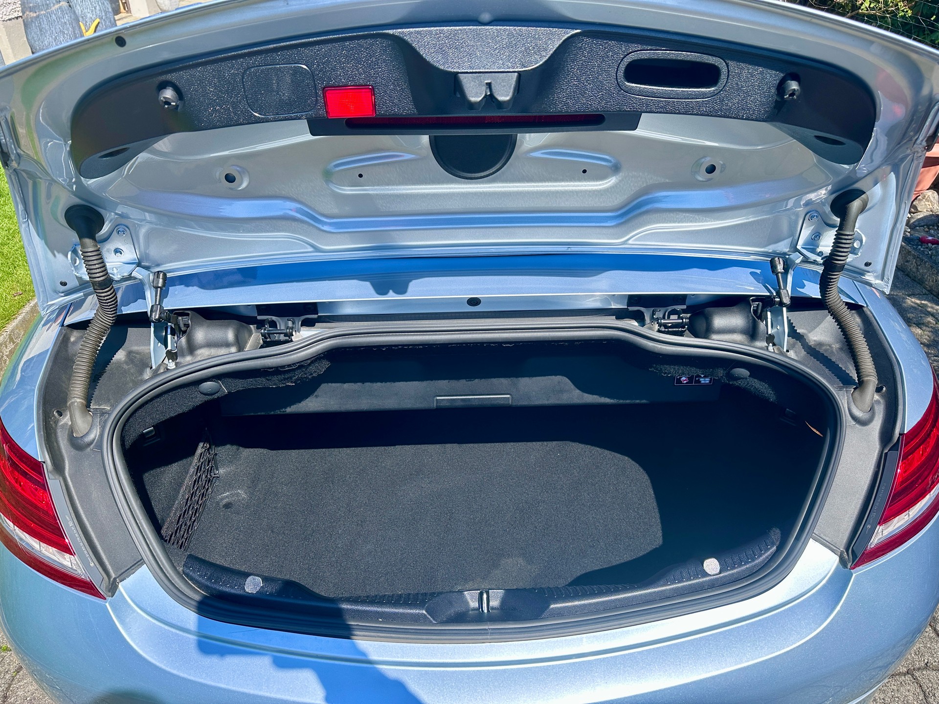 MERCEDES-BENZ C 180 Cabriolet-image-18