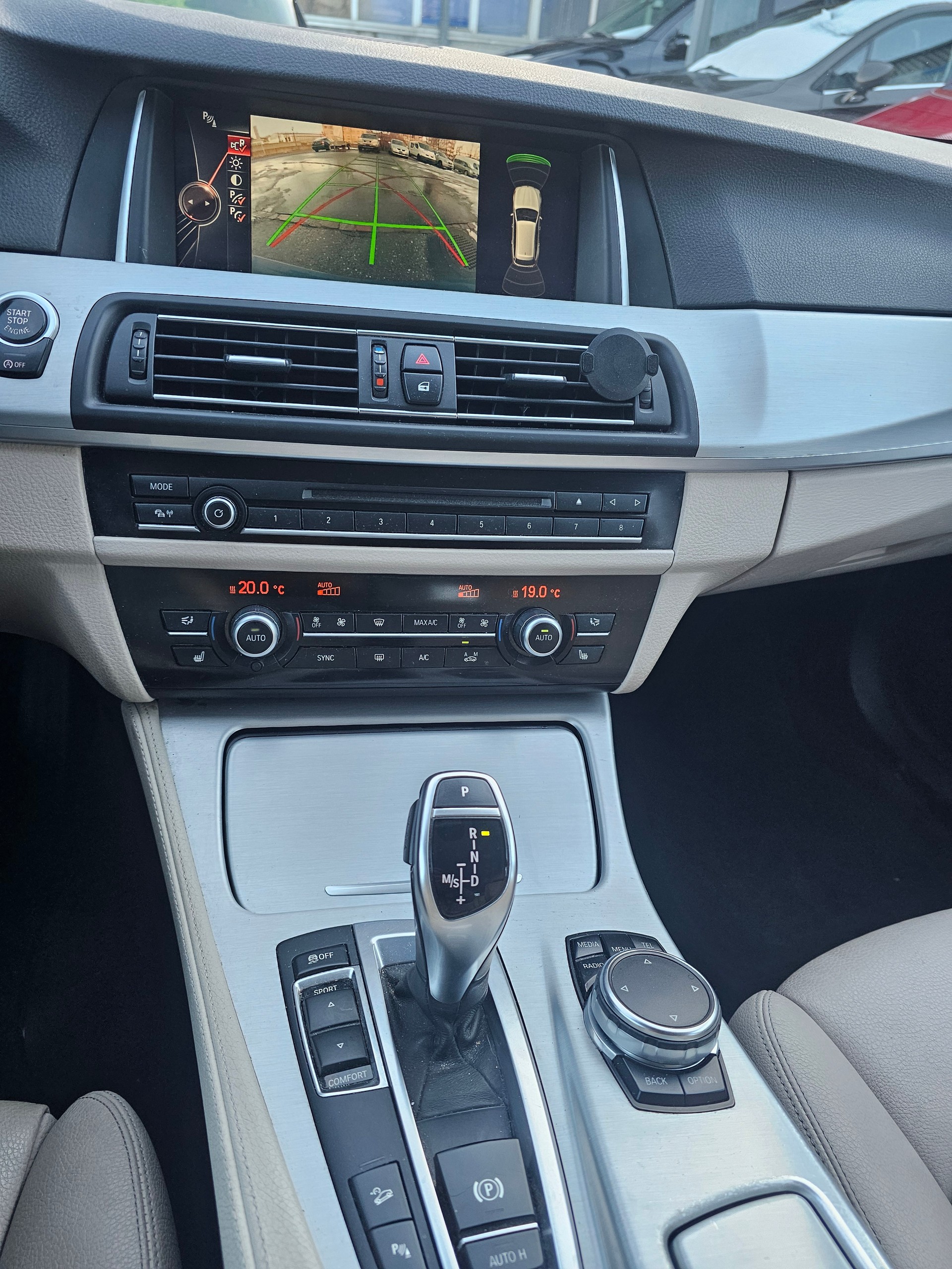 BMW 530d Touring xDrive Luxury Line Steptronic-image-8